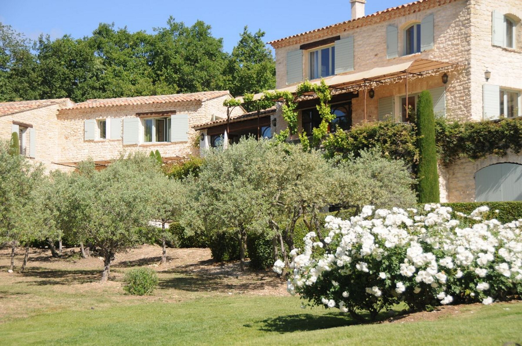 Property Image 1 - Exceptional 10-bedroom villa within walking distance of Gordes