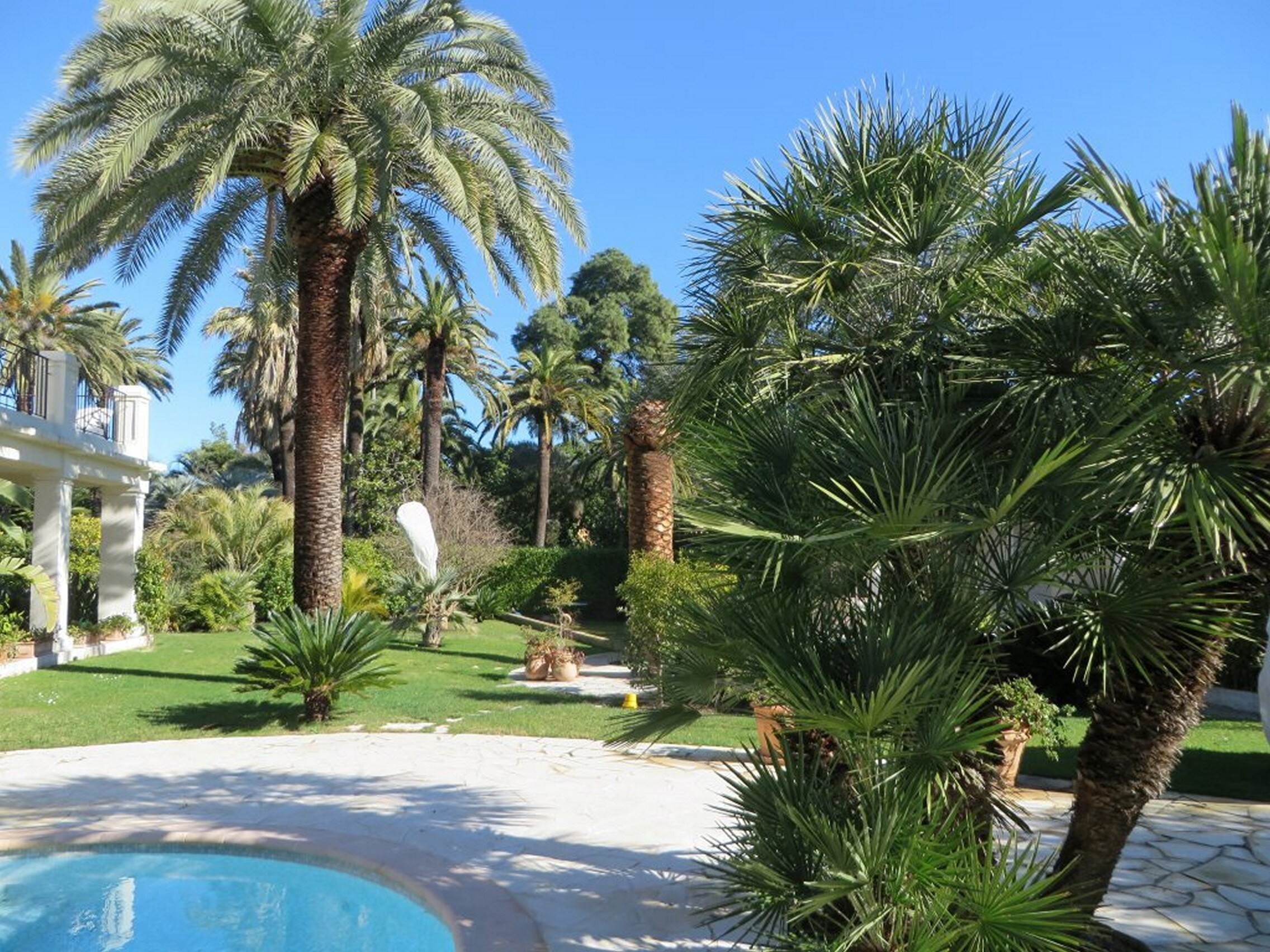 Property Image 2 - Contemporary villa with private garden and pool in walking distance to La Garoupe beach