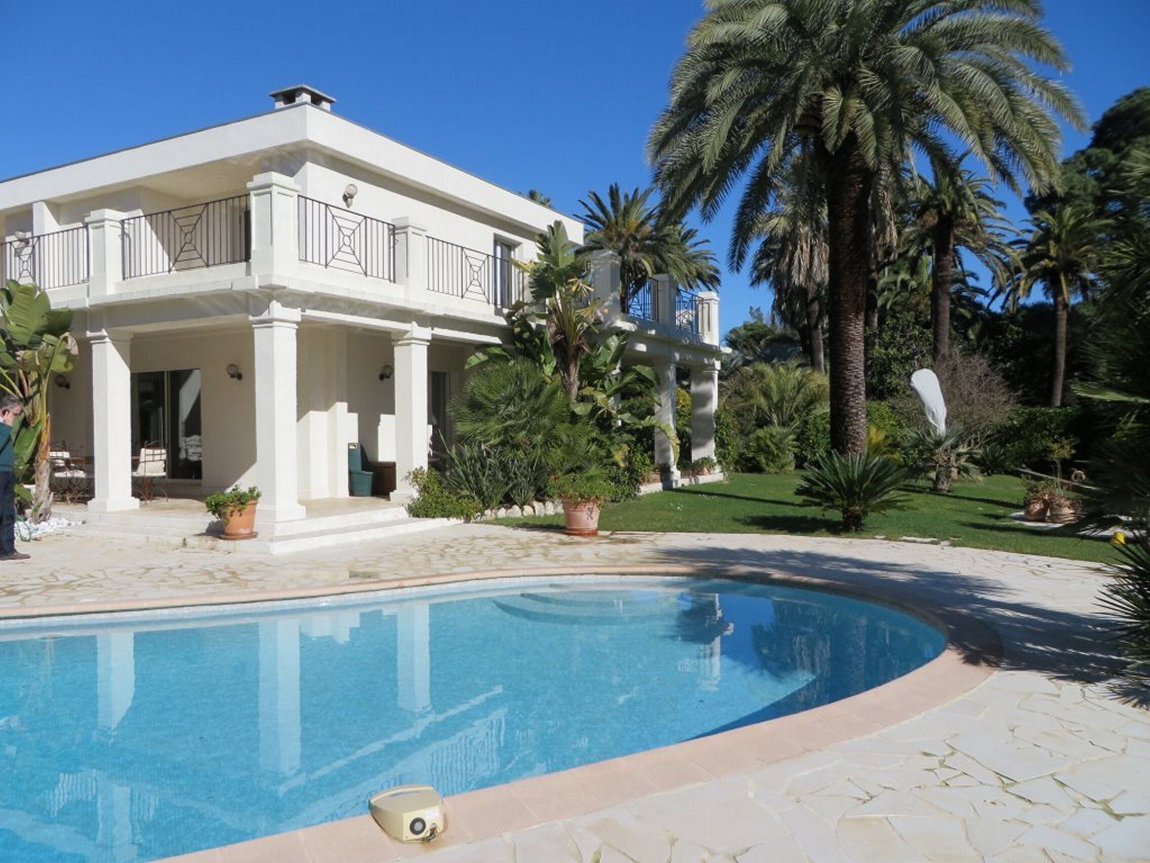 Property Image 1 - Contemporary villa with private garden and pool in walking distance to La Garoupe beach
