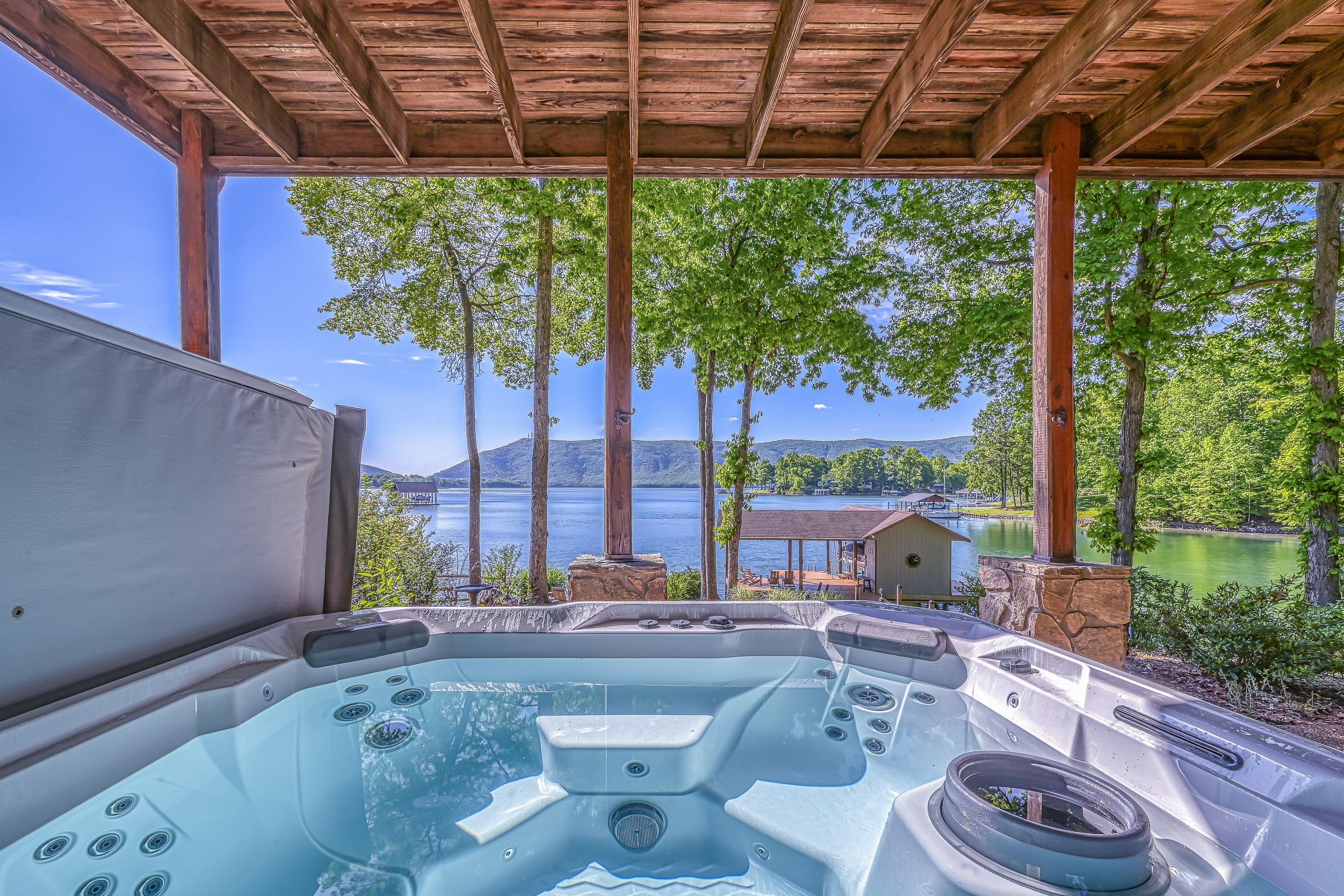 The Lodge on Smith Mountain Lake - Home Rental in Huddleston