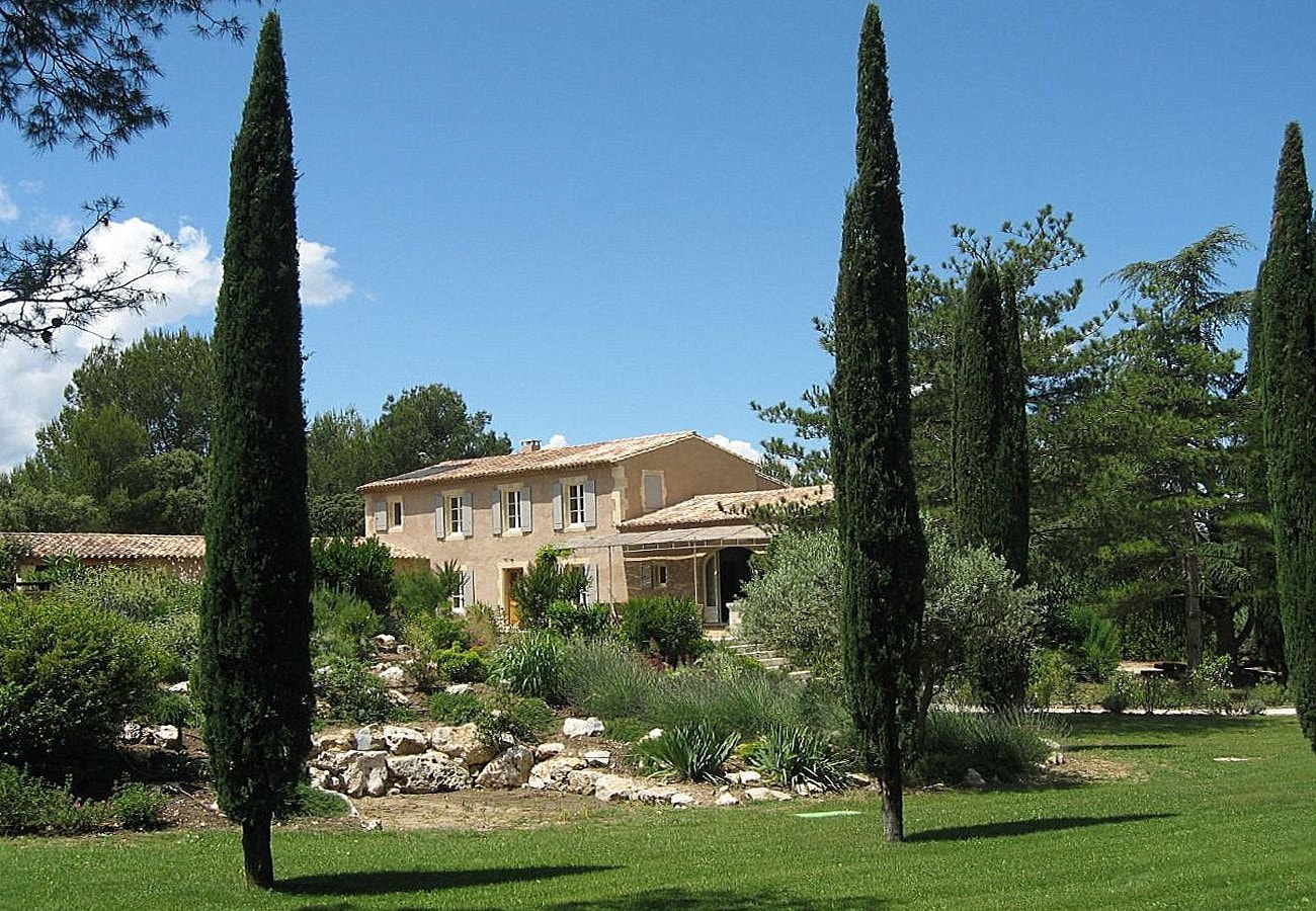 Property Image 1 - Traditional 5-bedroom villa within a few minutes’ walk of the pretty Provencal village of Eygalieres