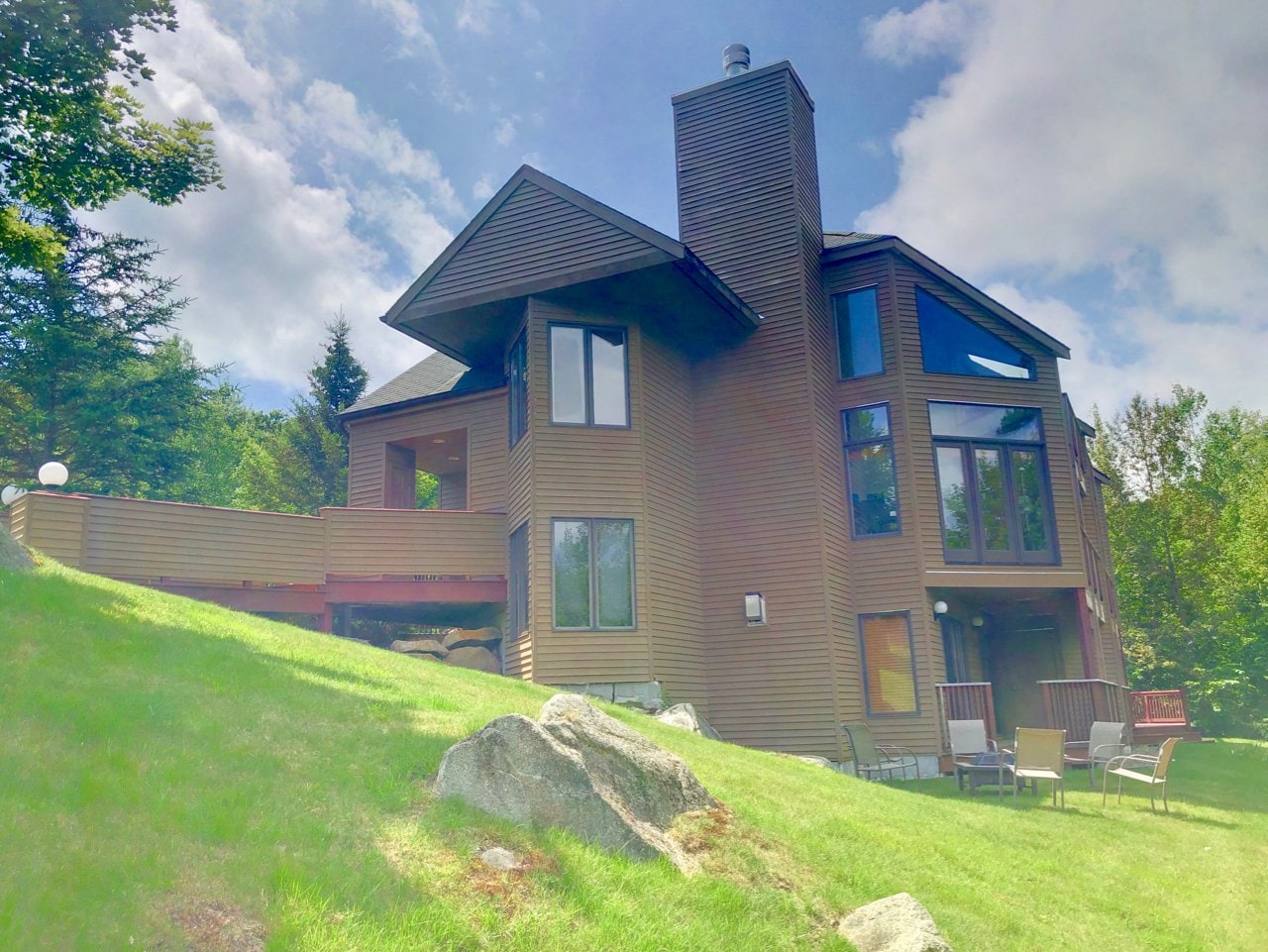 C6 Renovated Townhome a short walk from the slopes! Dog Friendly!