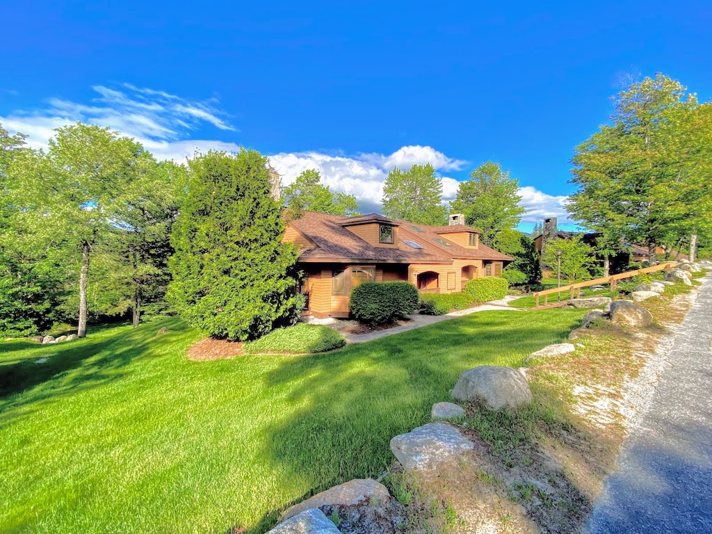 Located in Bretton Woods and a very short walk to the beginner ski slopes, this clean, spacious unit is the perfect home base for your White Mountains vacation! Basic but comfortable, and with Air Conditioning added, this home is in a perfect location to 