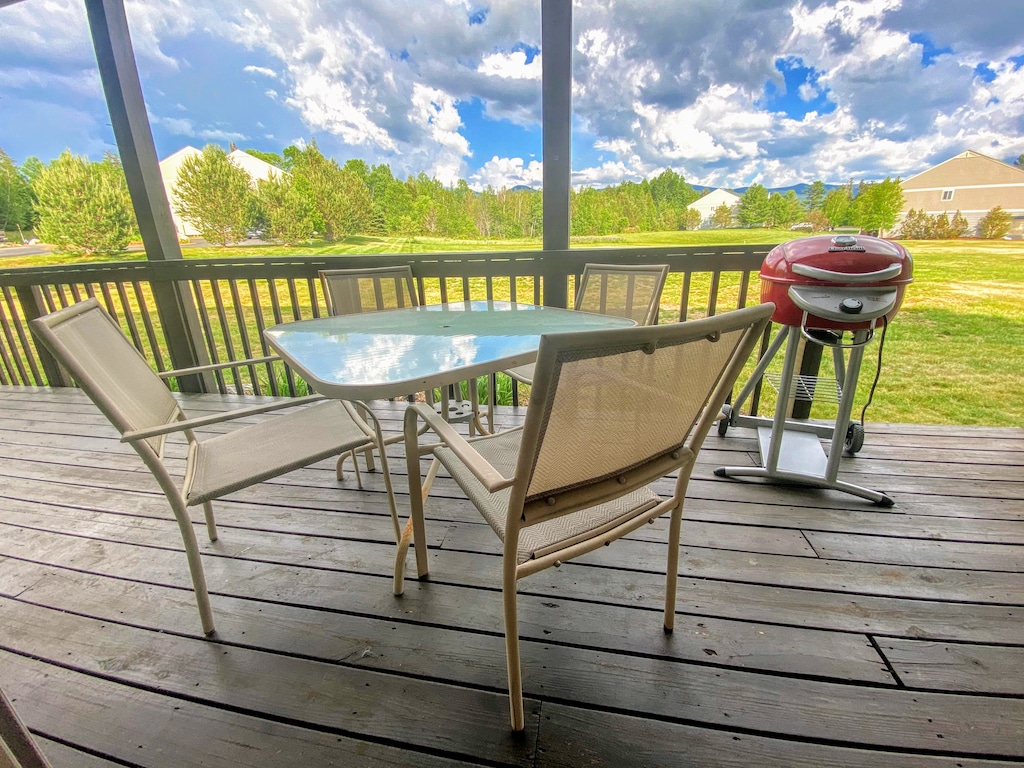 Patio with electric grill and table with 4 chairs
