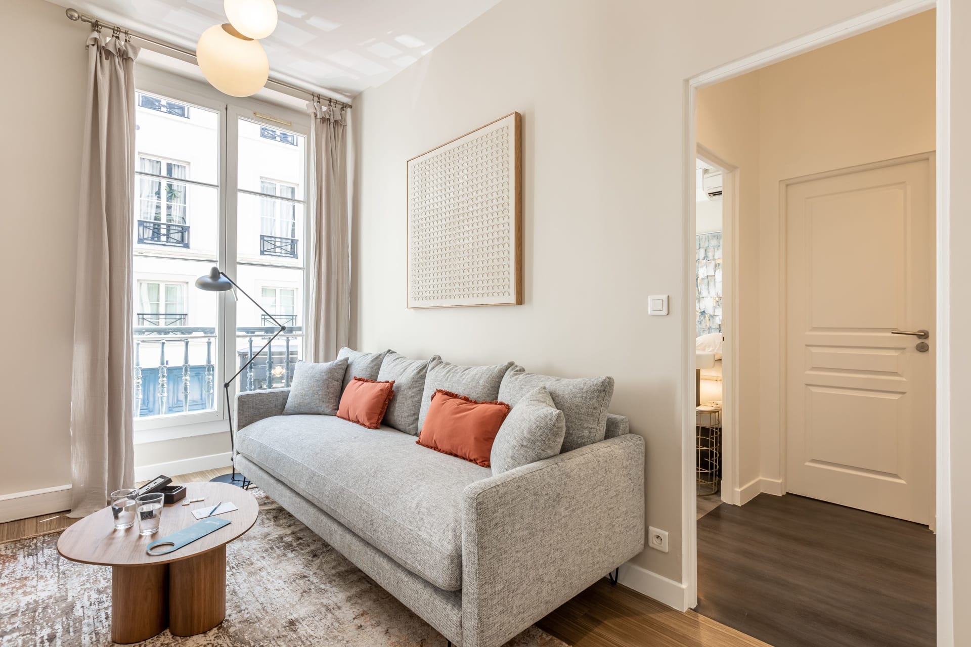 Property Image 2 - Elegant four bedroom apartment near the Palais royal