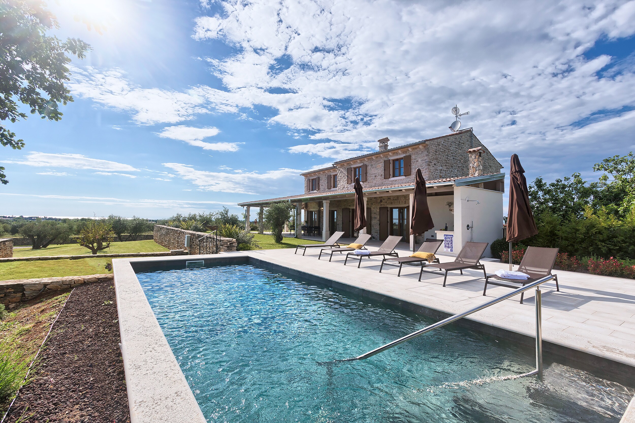 Property Image 1 - Fabulous Traditional Villa with Swimming Pool and Garden