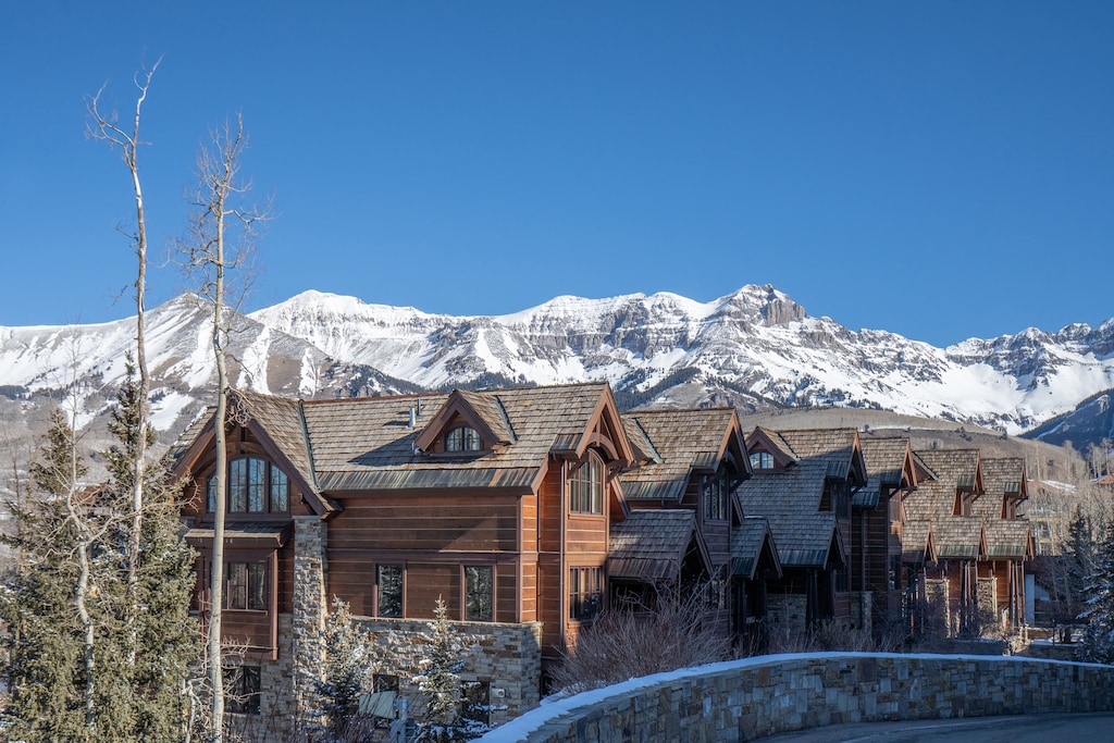 1.02-mountain-village-aspens-at-courcheval-exterior-2