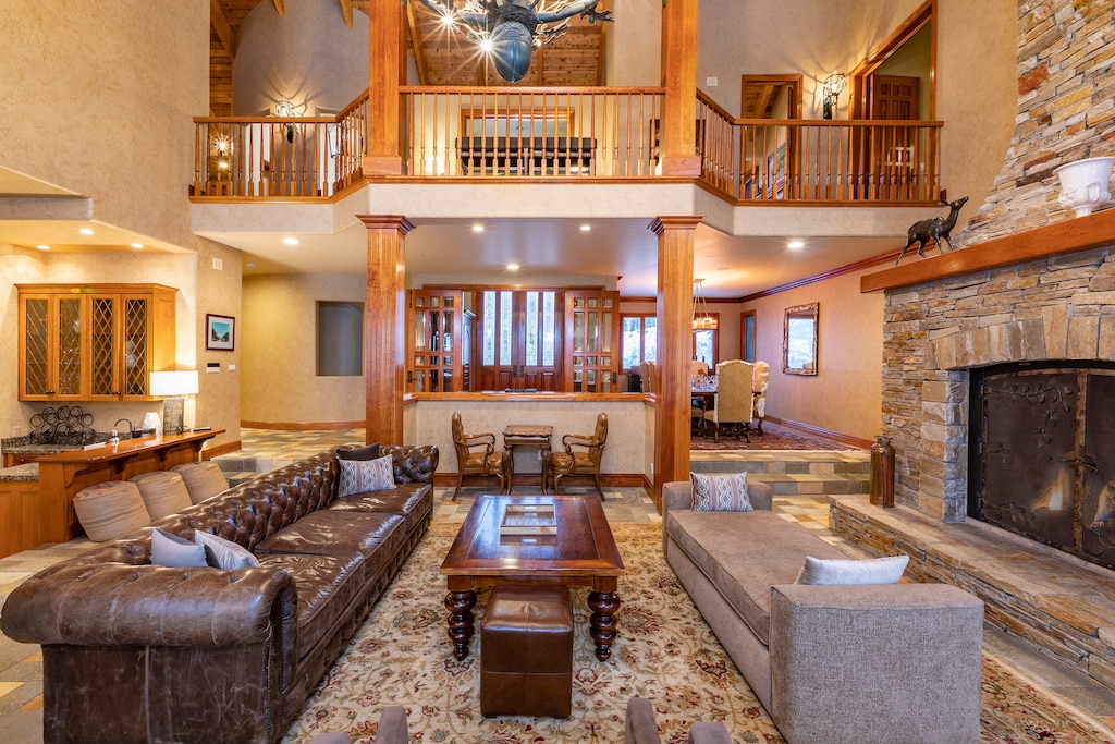 2.3-telluride-gold-hill-living-room