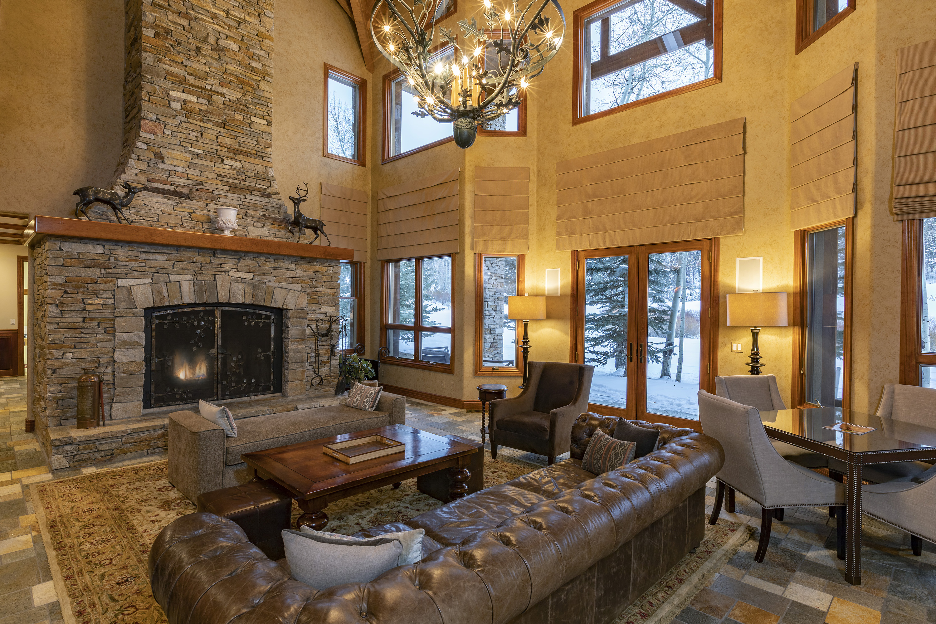 2.0-telluride-gold-hill-living-room-fireplace