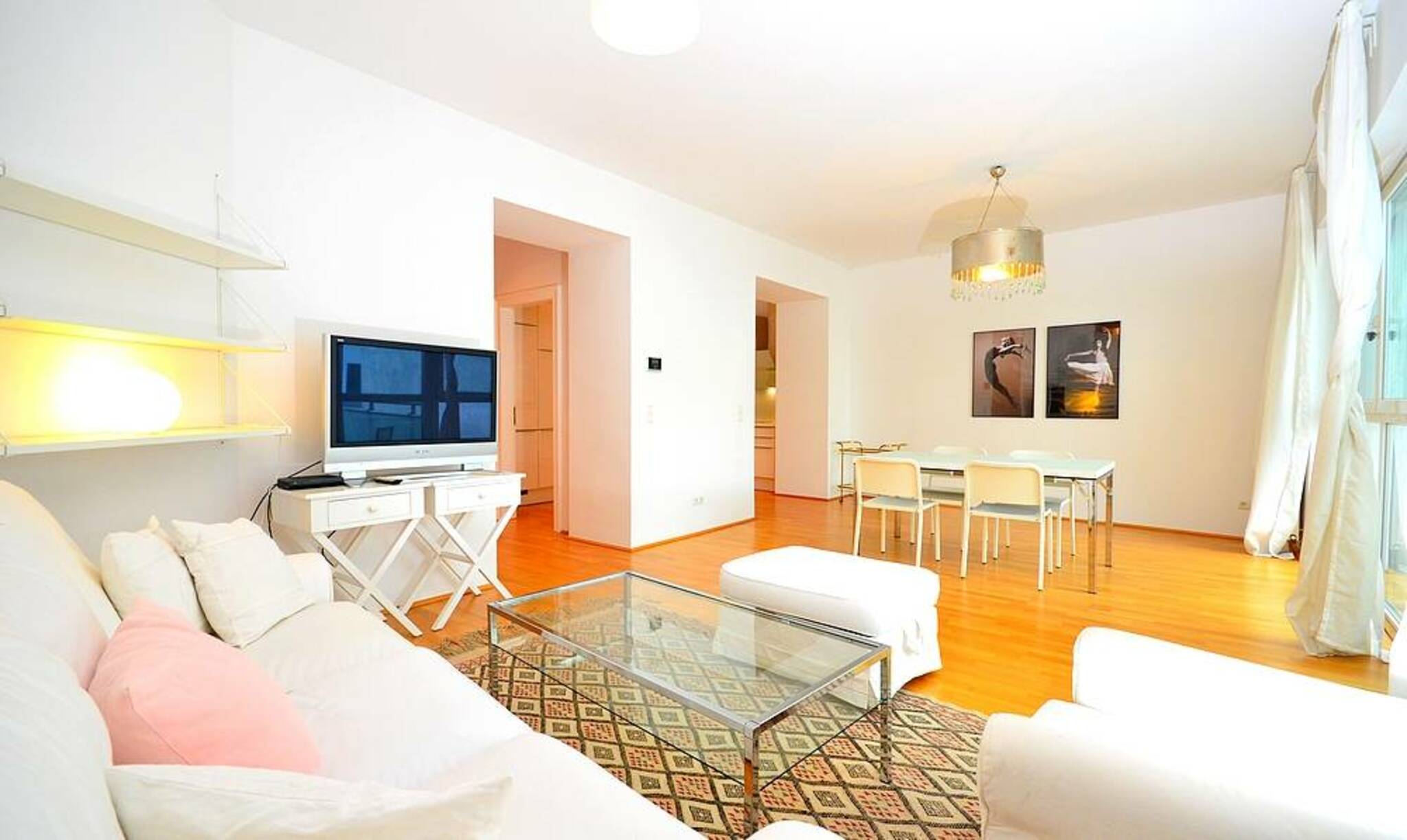 Property Image 1 - Dazzling Spacious Apartment with Private Balcony\\