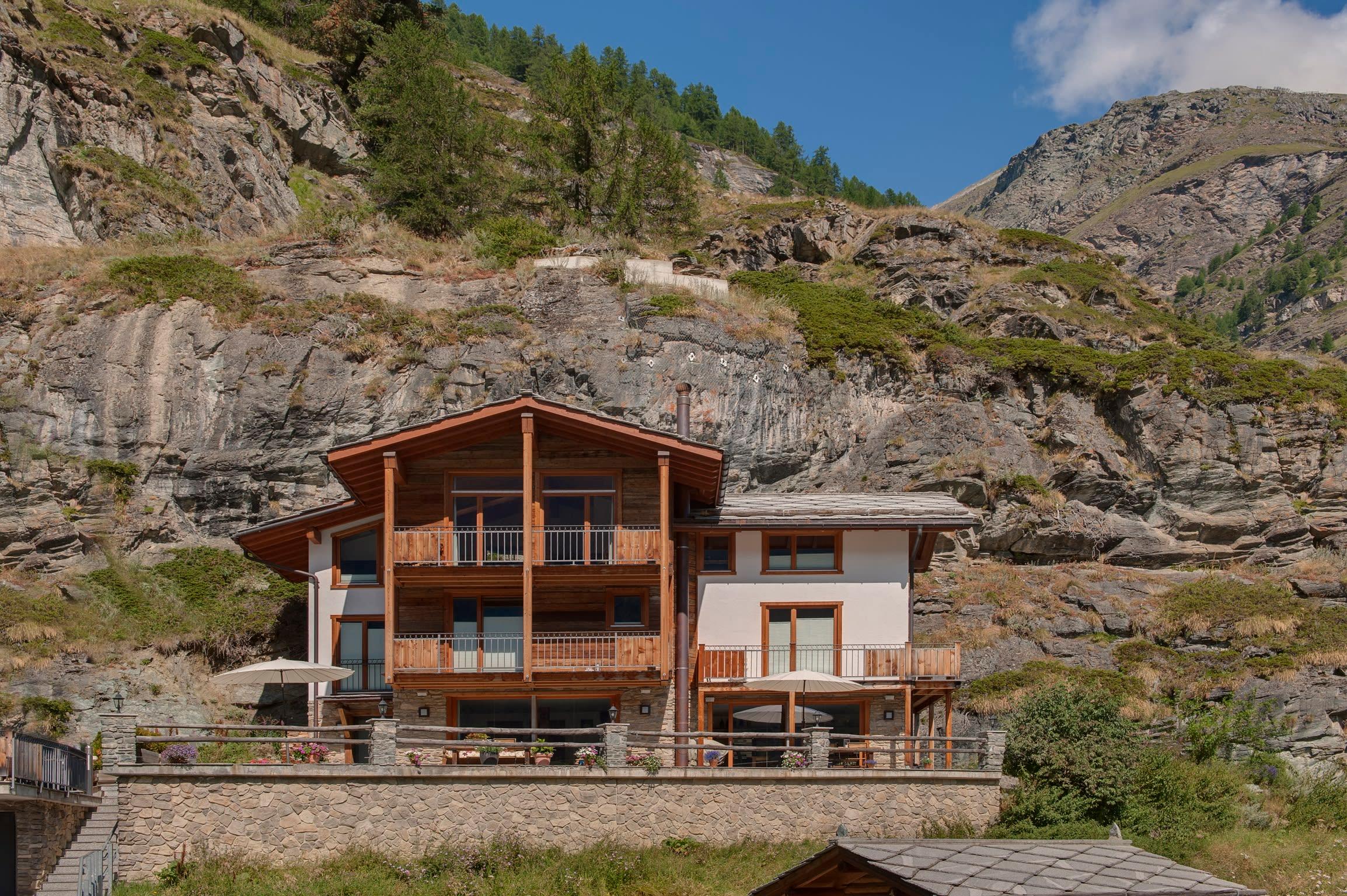 Property Image 2 - Especial Freestanding Chalet Near Matterhorn Express