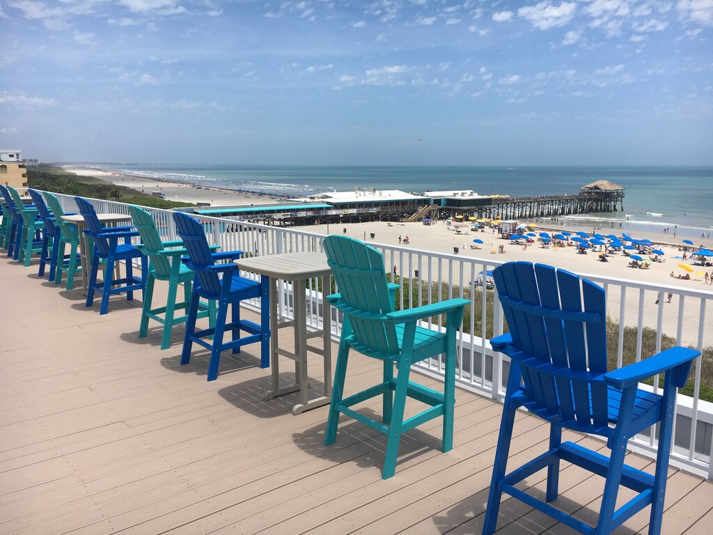 See gorgeous sunsets from the west, watch shuttle launches or enjoy a coffee overlooking the Pier from the Rooftop Patio.