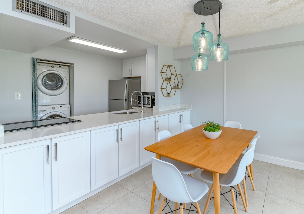 Modern, stylish, and functional—gather for meals under chic lighting, with every convenience at hand!