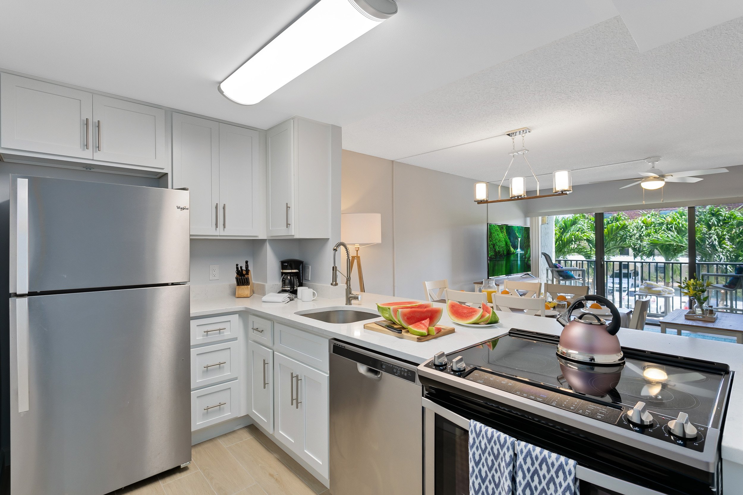 Bright and open kitchen. All brand new!