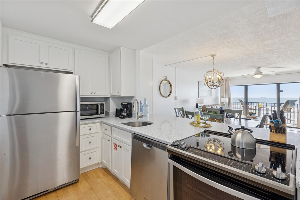 Sleek & modern kitchen