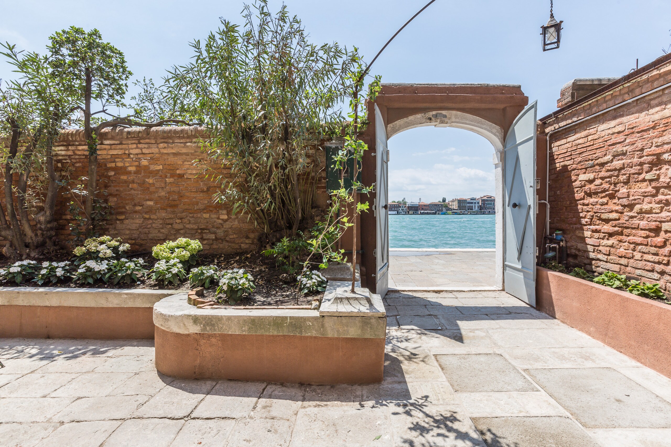 Dorsoduro Apartment with Dainty Secret Courtyard Garden