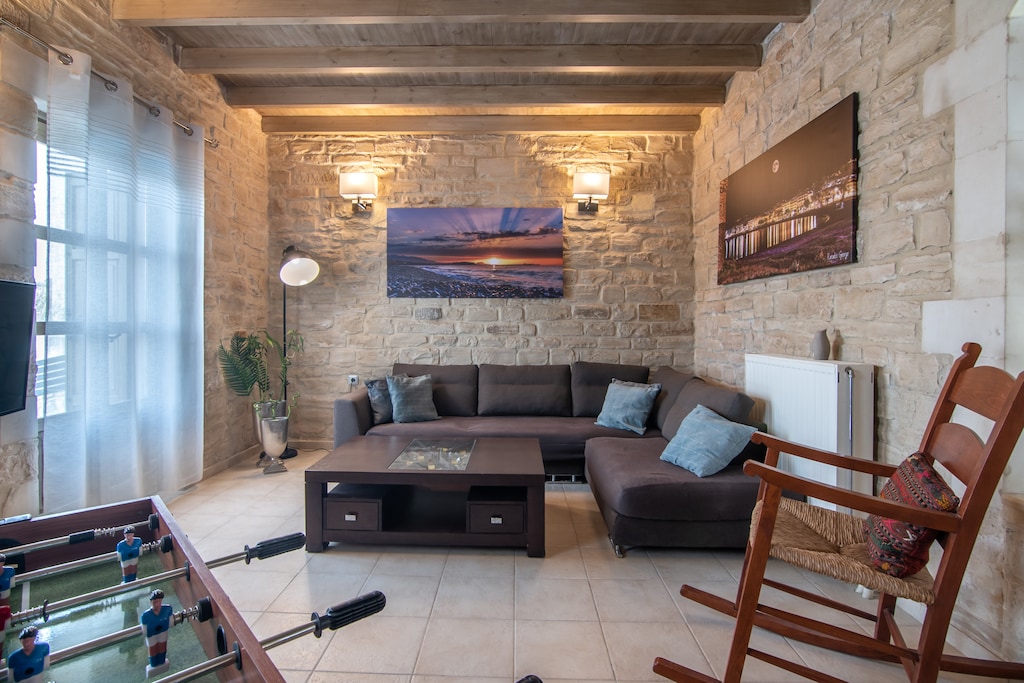 Fully equipped living area of Renovated Villa, 12 persons, Kids pool, Picturesque village, Near taverns, minimarket, Rethymno