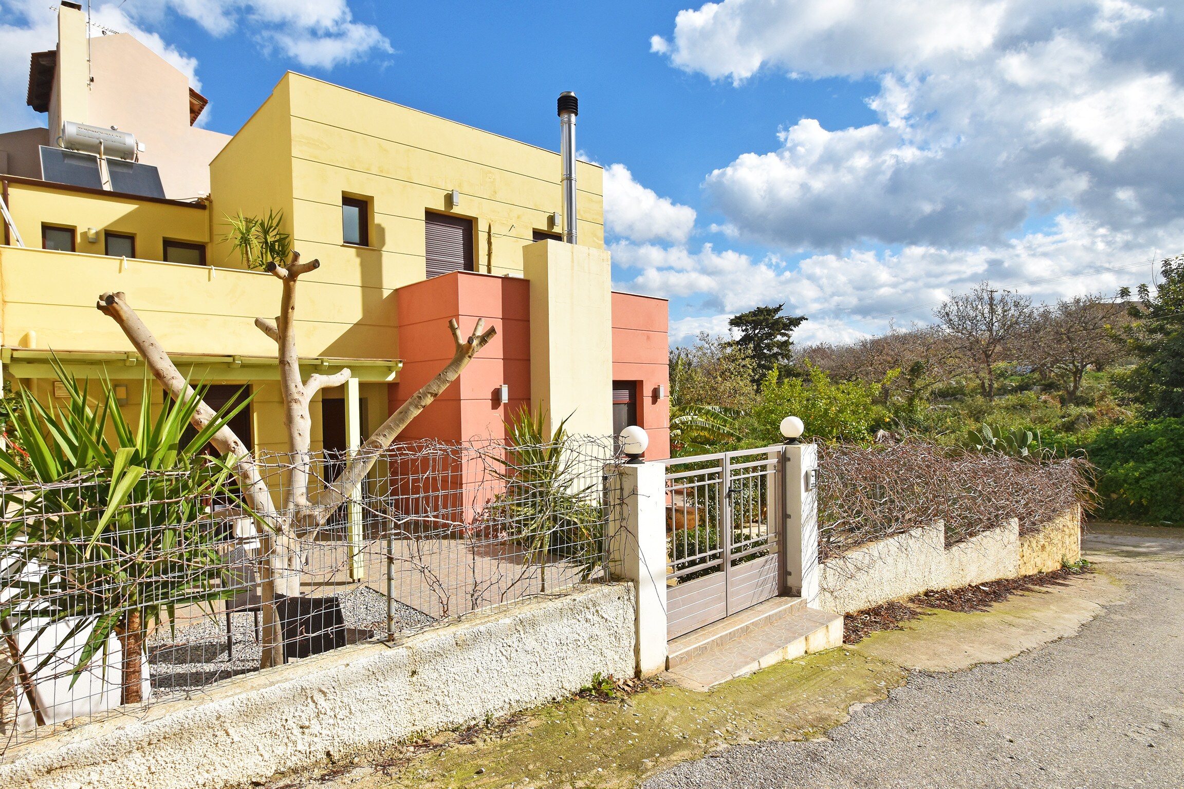 Property Image 2 - Quiet Picturesque House minutes from the Stunning Beach