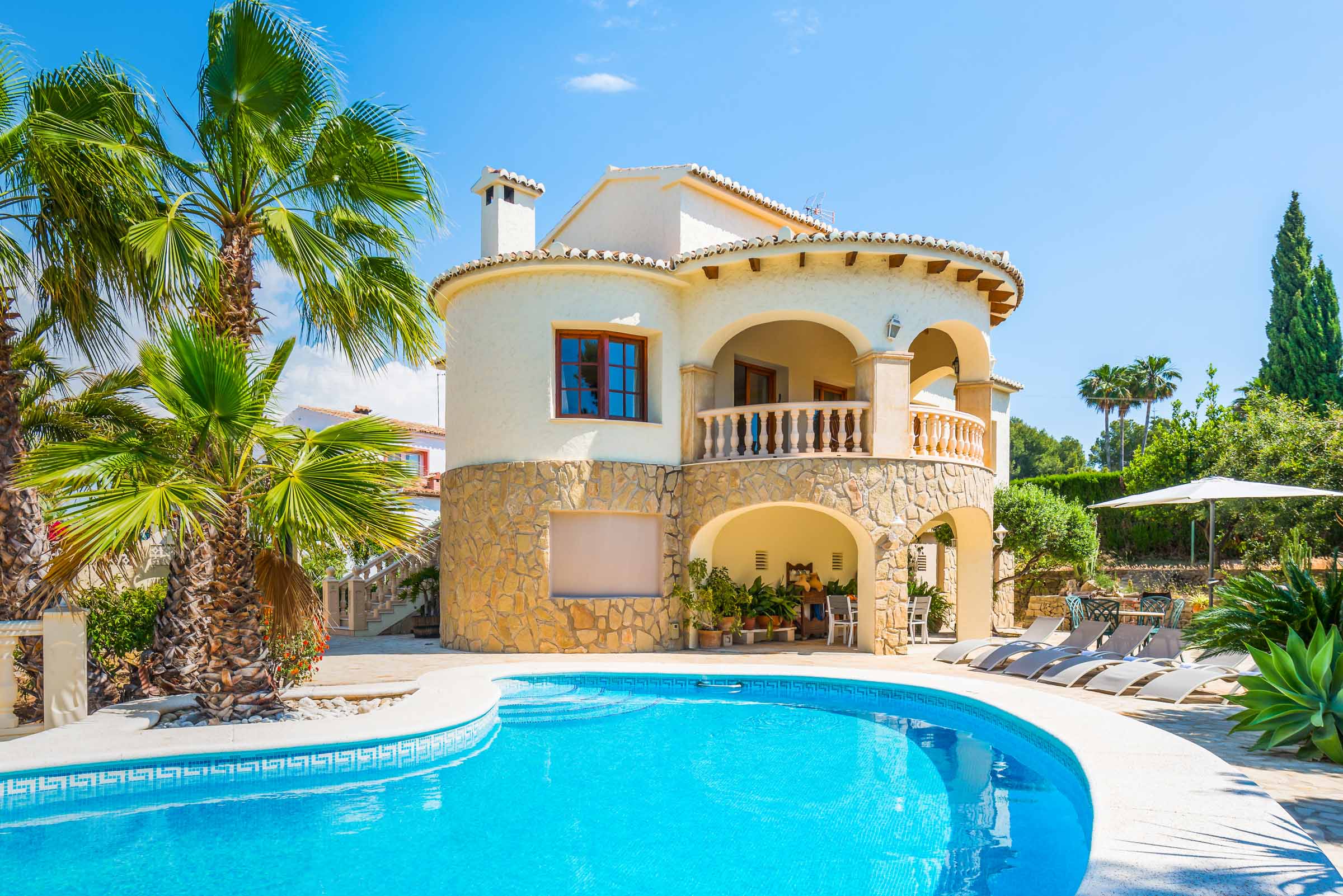 Property Image 2 - Alluring Breathtaking Villa with Pool and Mature Garden