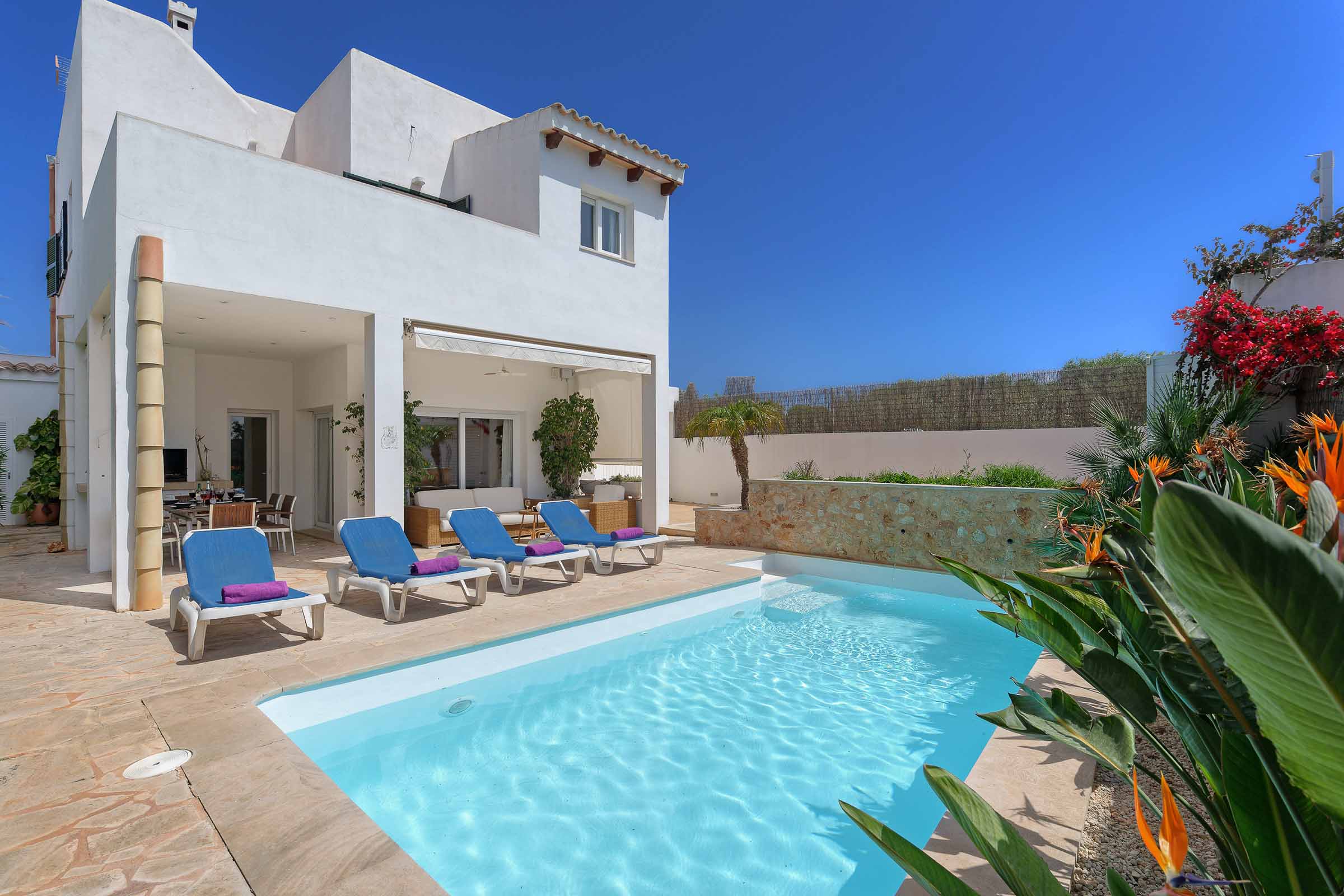 Property Image 1 - Nice Private Villa with Pool near the Shops and Beach
