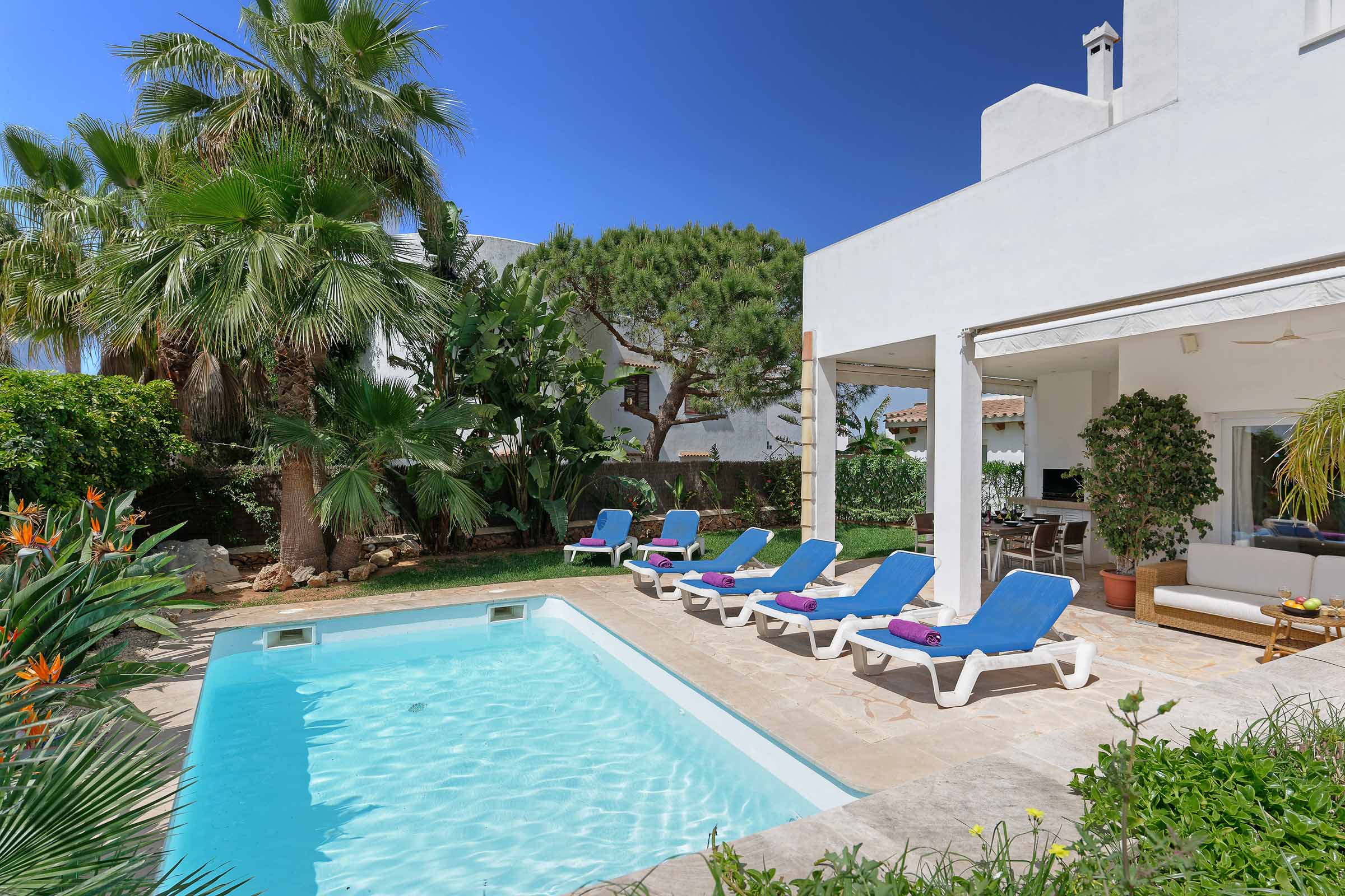 Property Image 2 - Nice Private Villa with Pool near the Shops and Beach