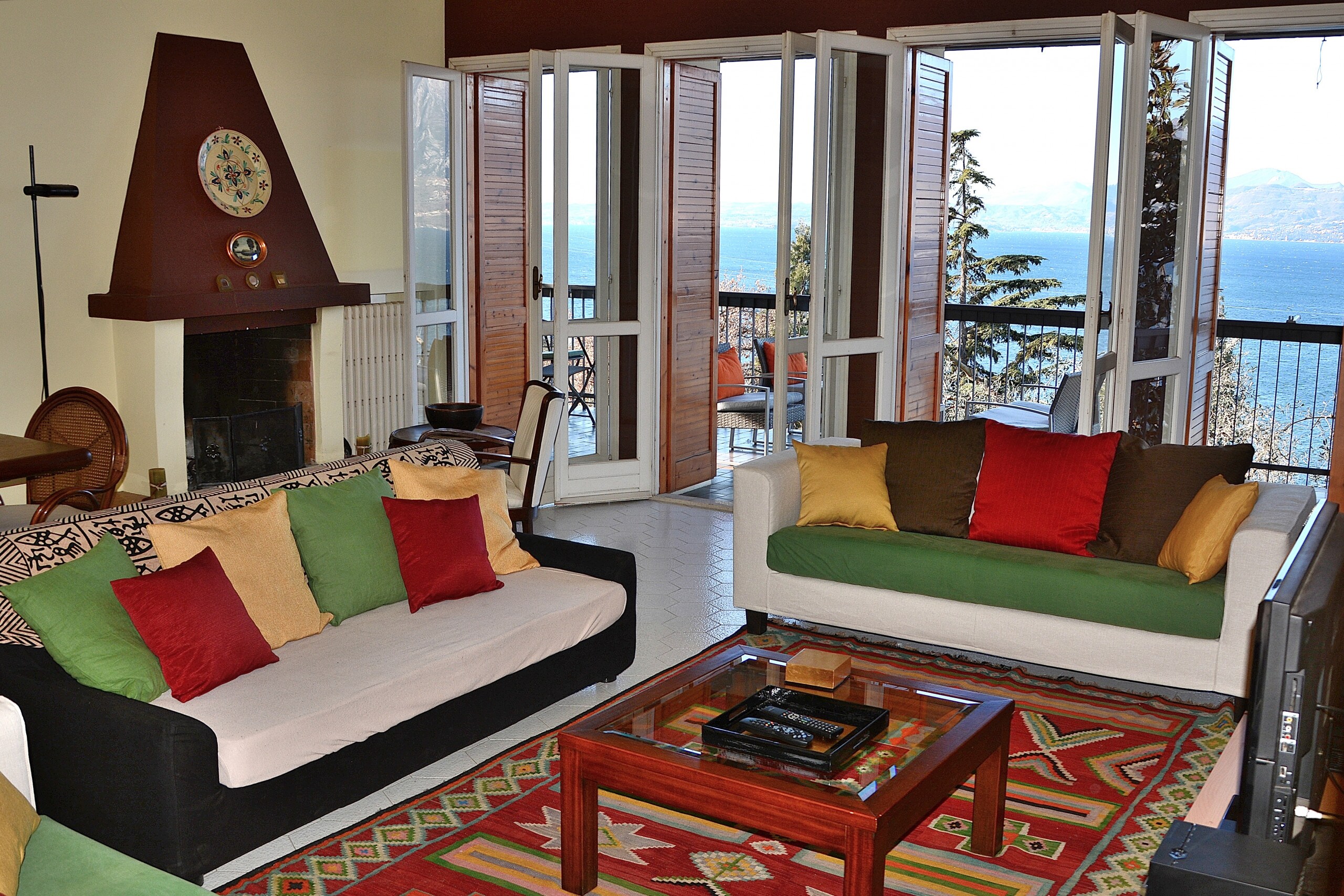 Property Image 2 - Attractive Villa with Breathtaking Views of the Lake