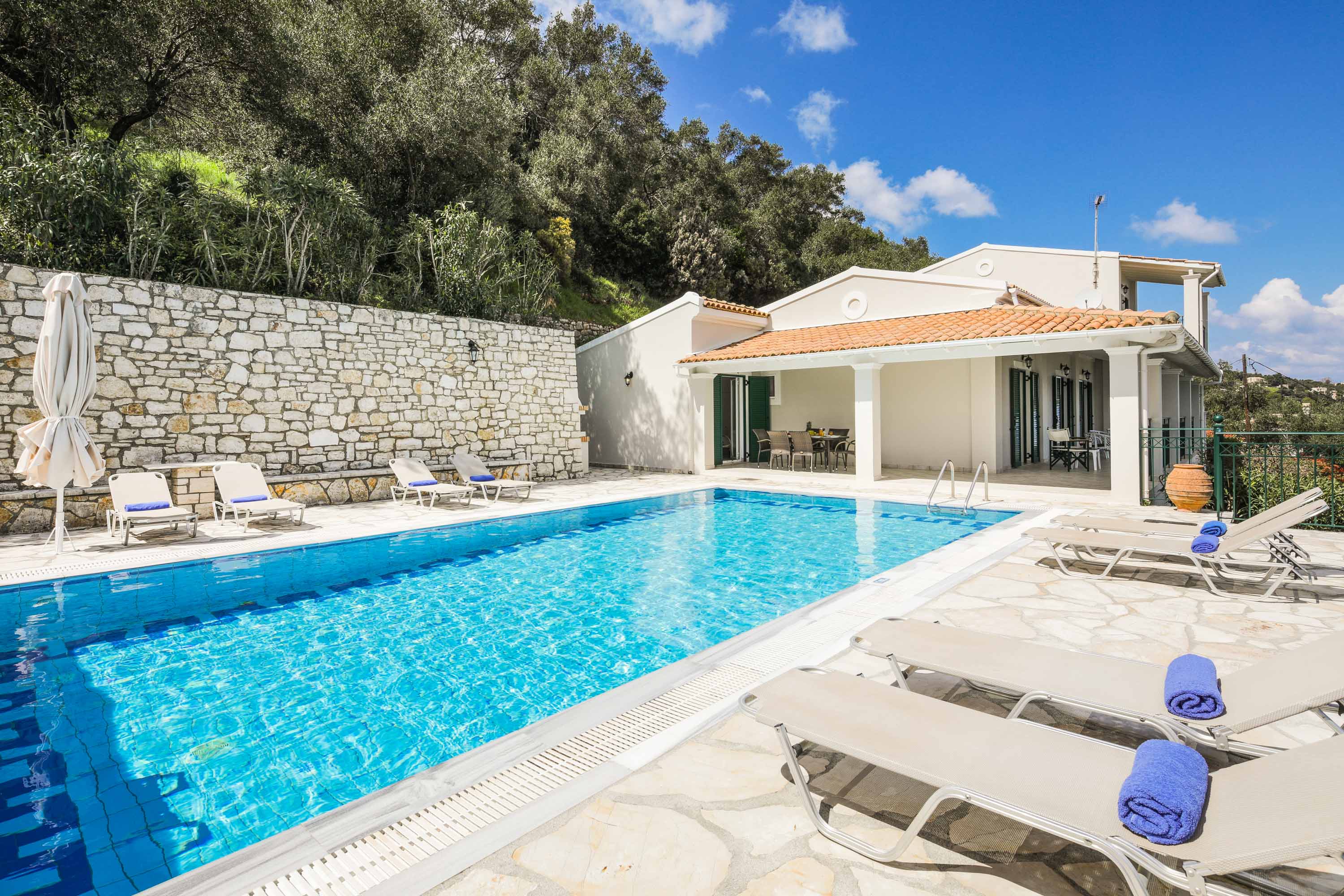 Property Image 2 - Exclusive Large Villa with Swimming Pool and Stunning Sea Views