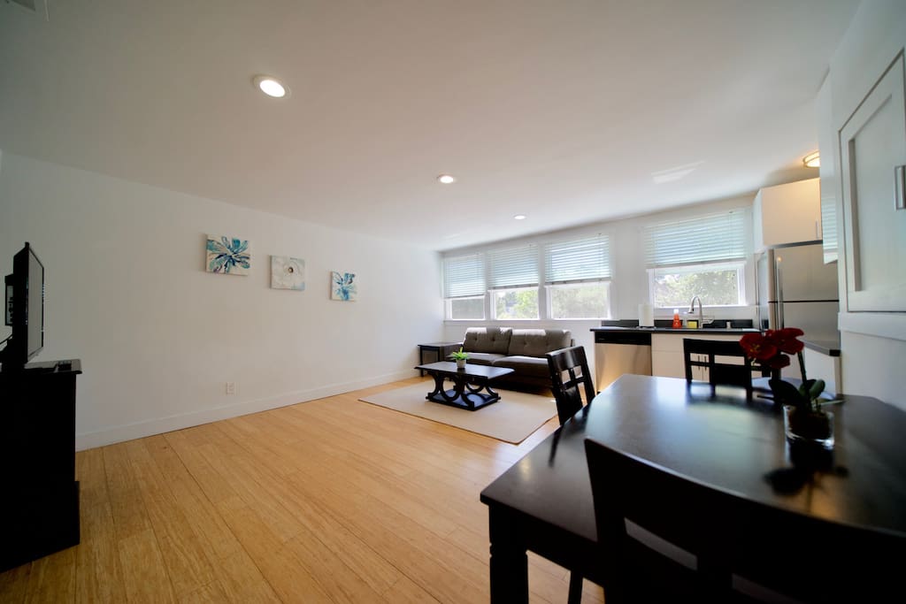 Downtown Menlo Park Modern 1 bedroom Apartment LO4