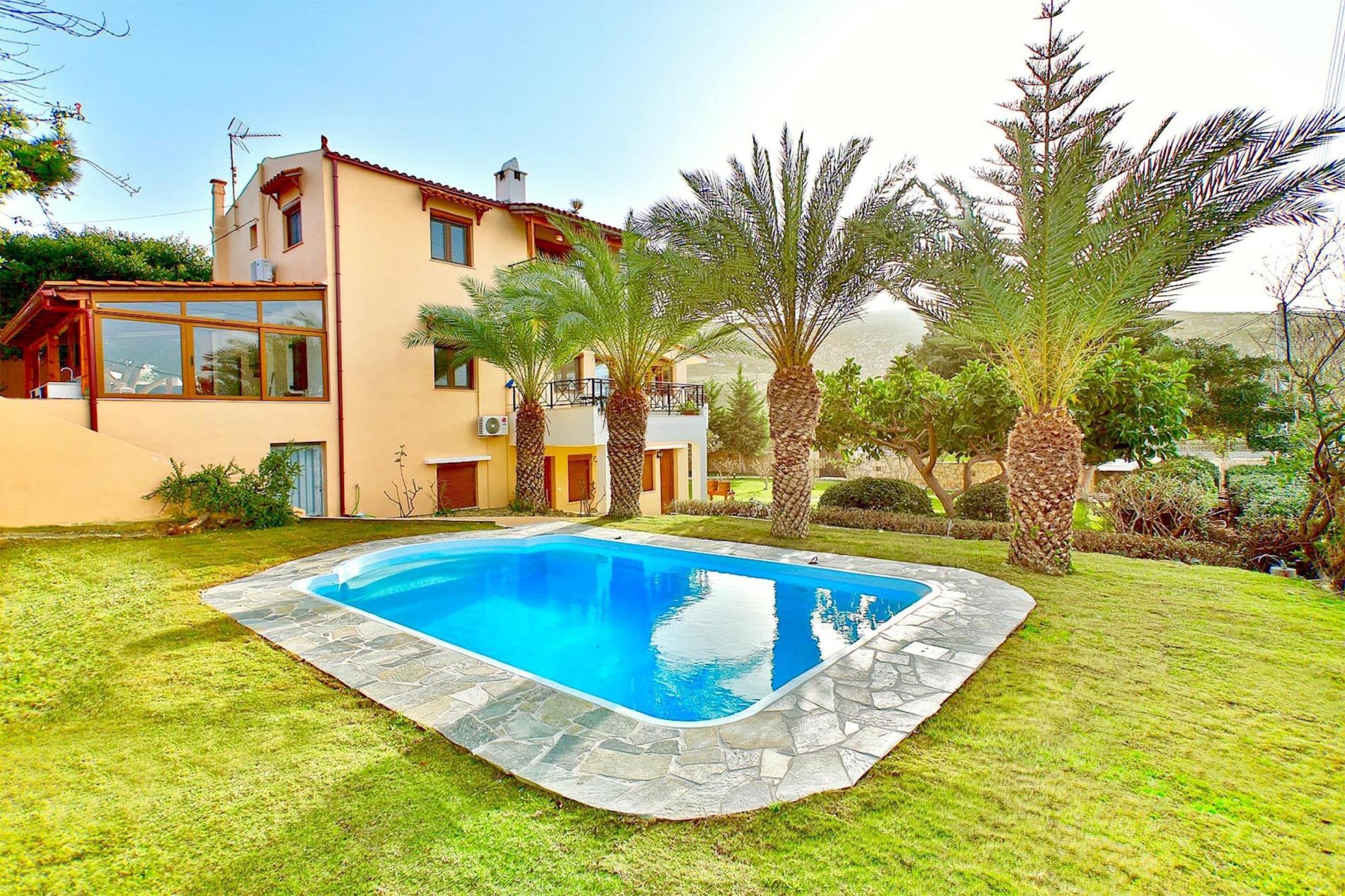Property Image 1 - Spacious Villa close to the Beach with Large Pool