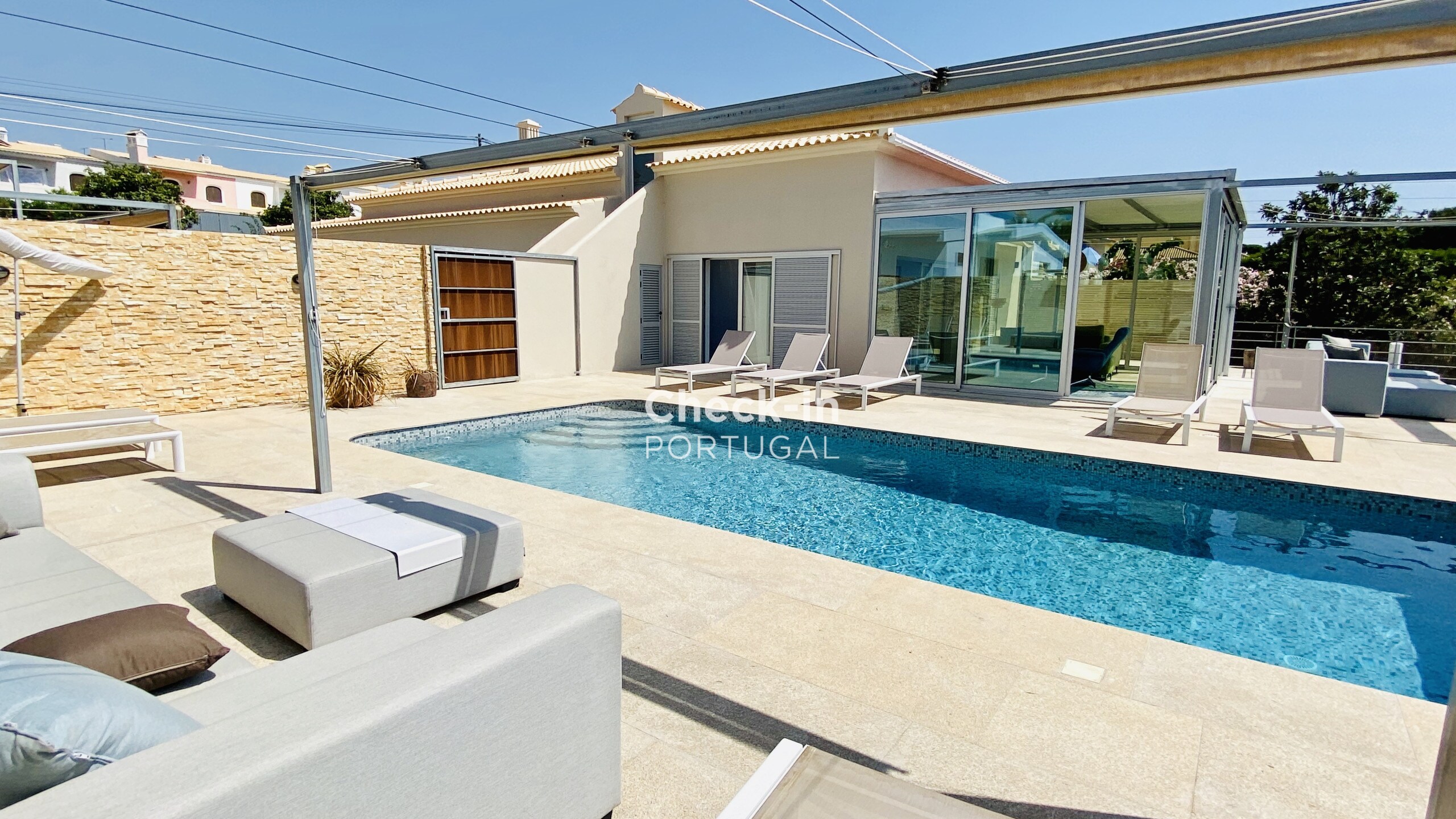 House for 8 people in Quarteira with a pool, 4 bedrooms, fully equipped.