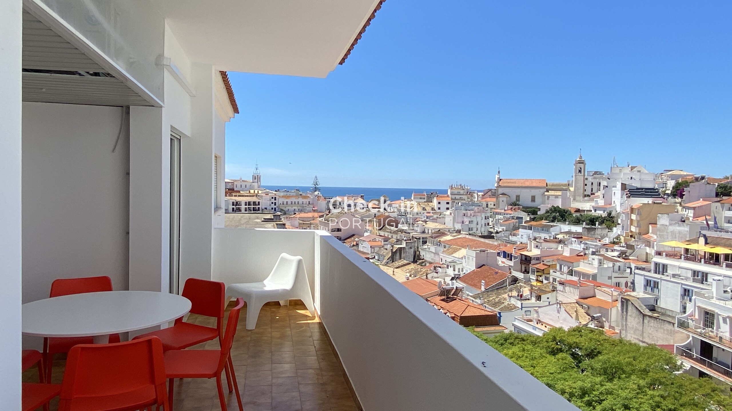 Apartment with 2 bedrooms and access to the pool, for 6 people in the center of Albufeira.