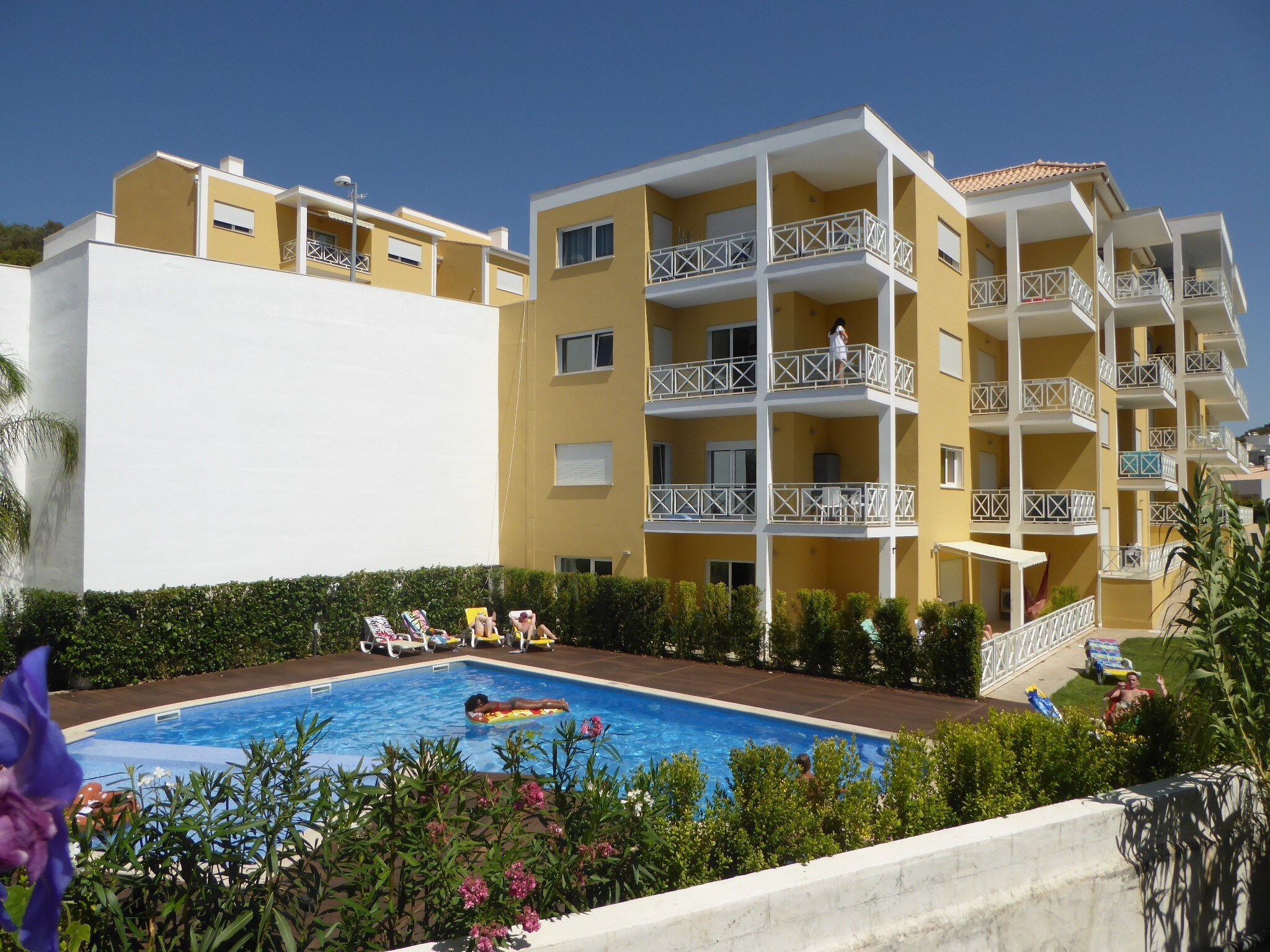 Wonderful Homey Apartment Overlooking the Pool