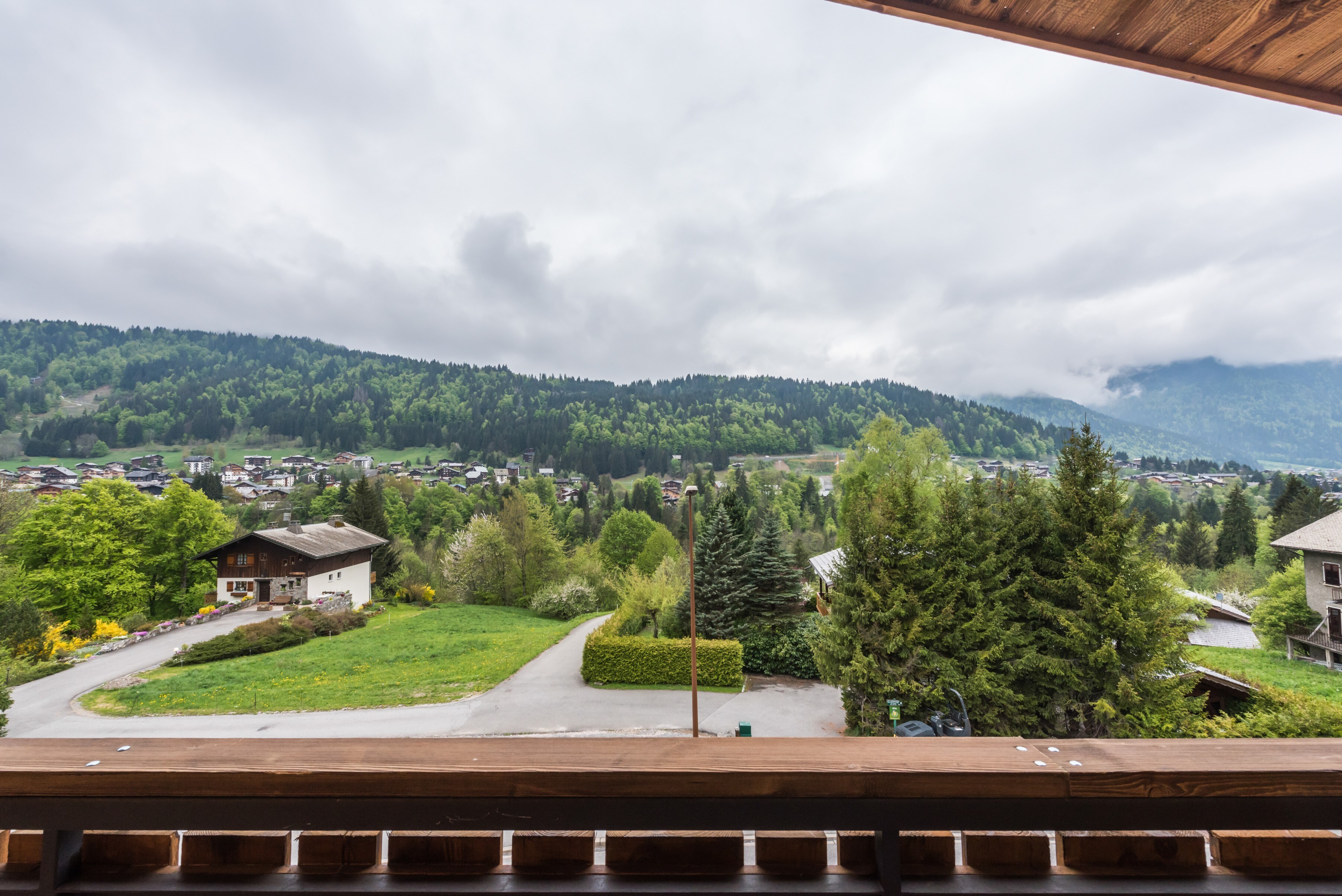 Comfortable Chic Apartment with Stunning Alpine Views