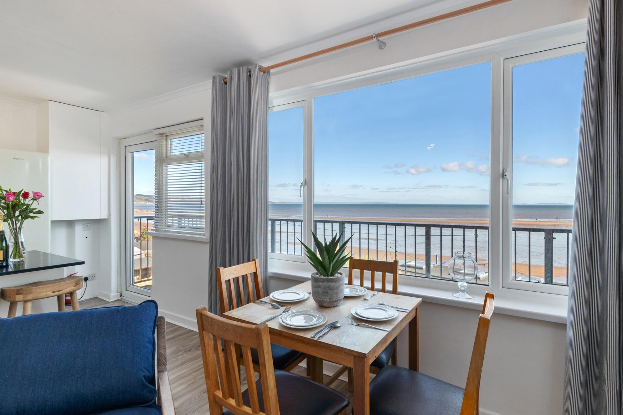 Property Image 1 - Sea Front Apartment with Views