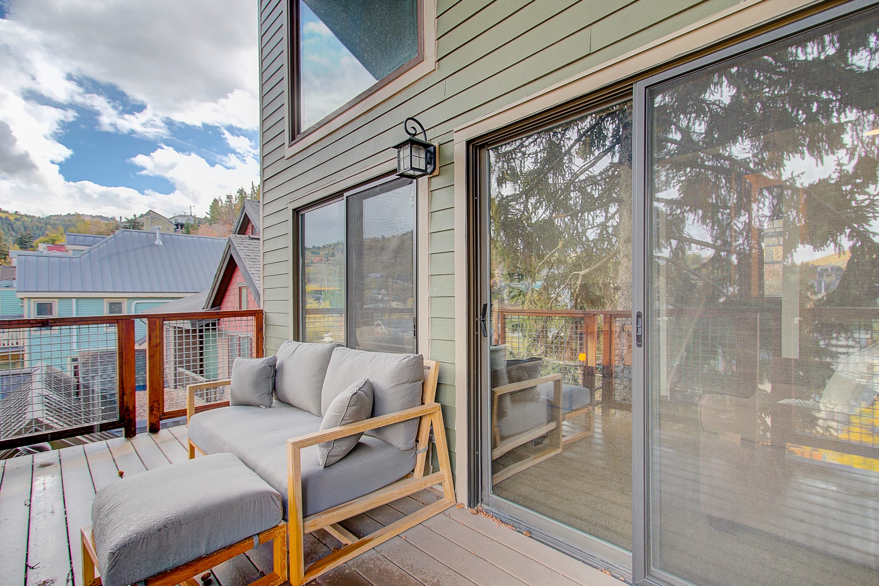 Relax on the balcony.