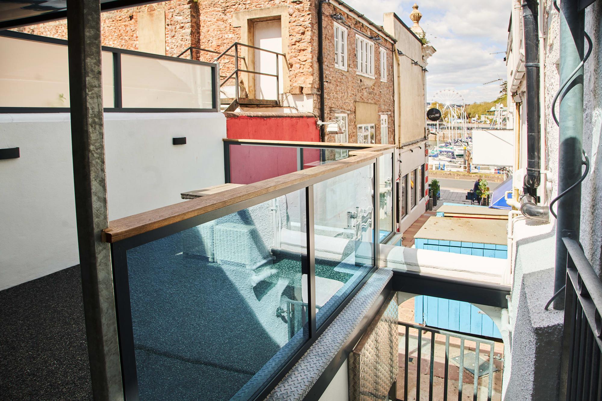 Property Image 2 - Stylish duplex apartment on Torquay Harbour