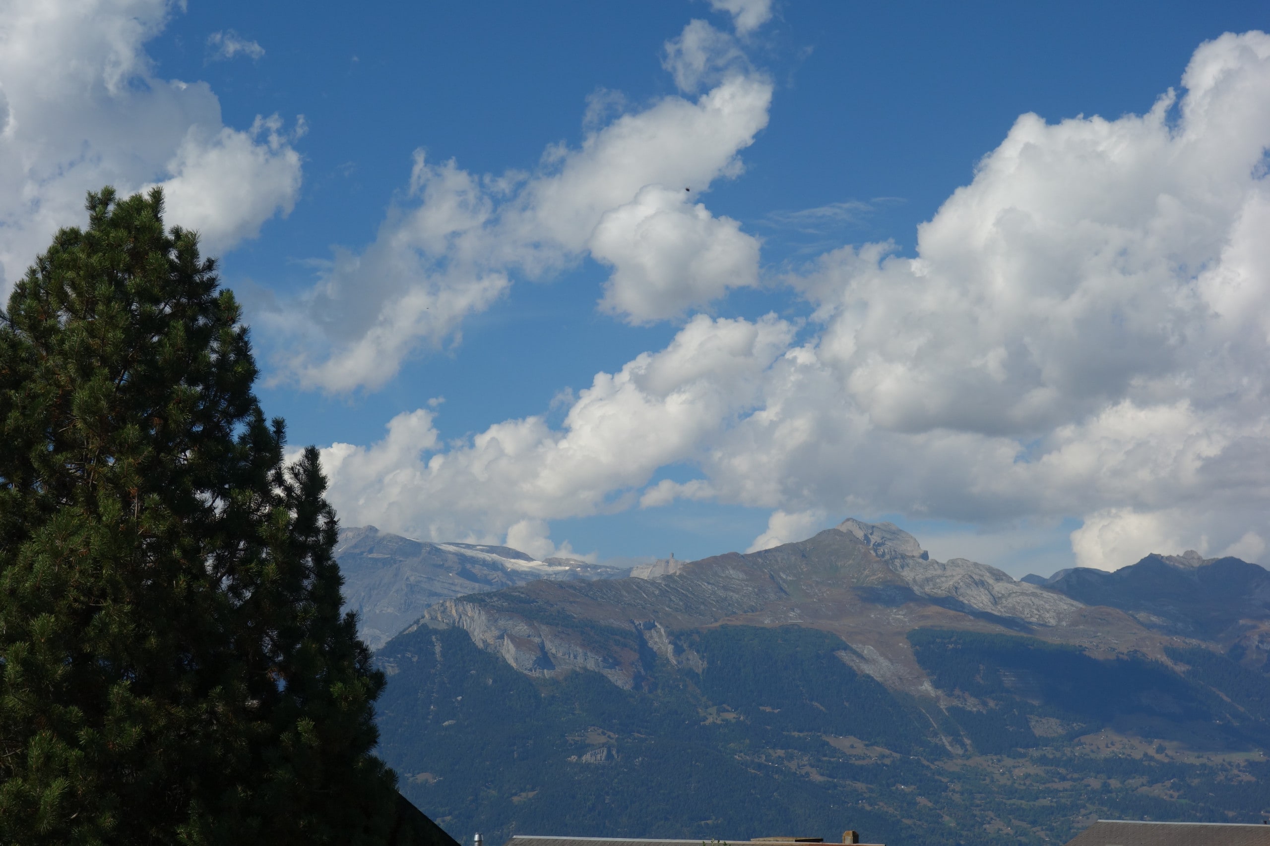 Peaceful Light Apartment right Next to the Ski Slopes