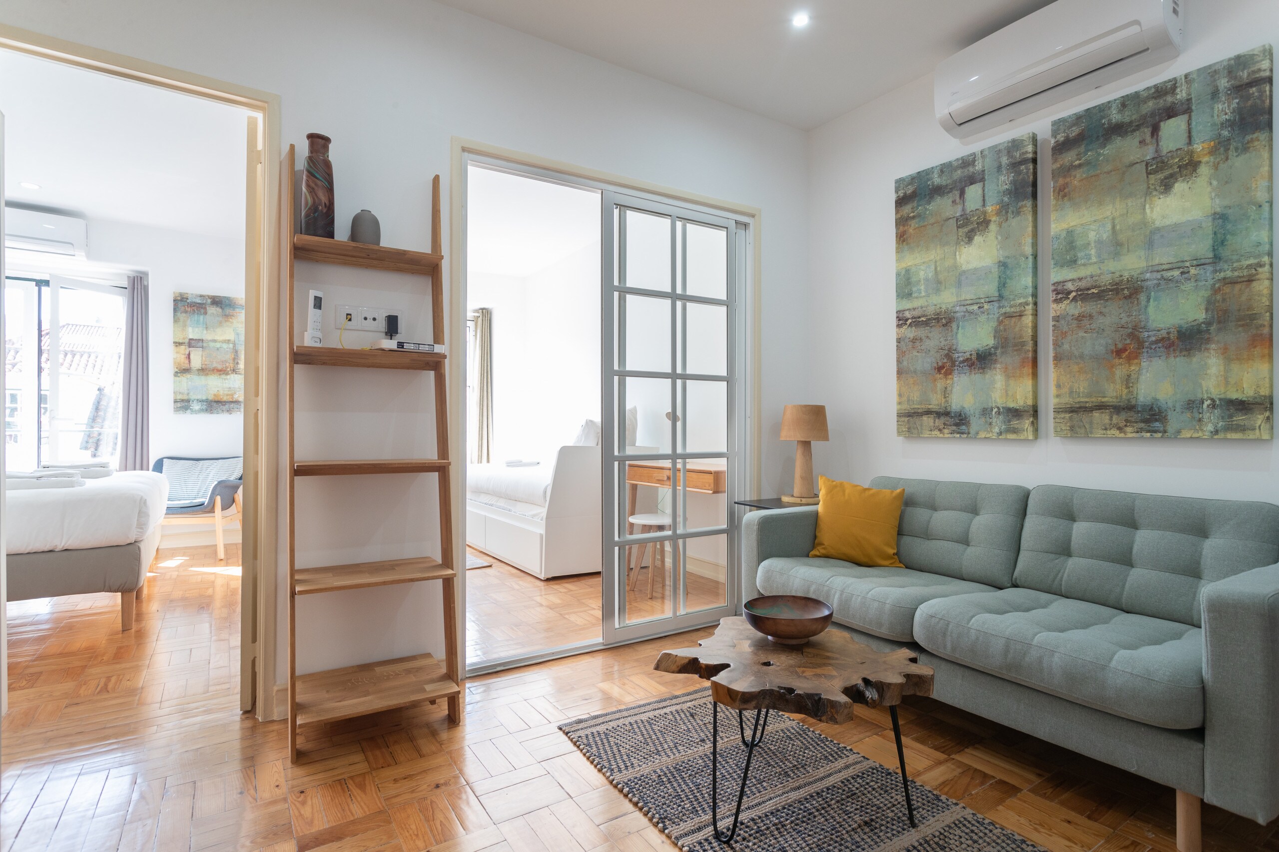 Property Image 1 - Extraordinary Apartment with Sunny Balcony Property Image 1 - Extraordinary Apartment with Sunny Balcony