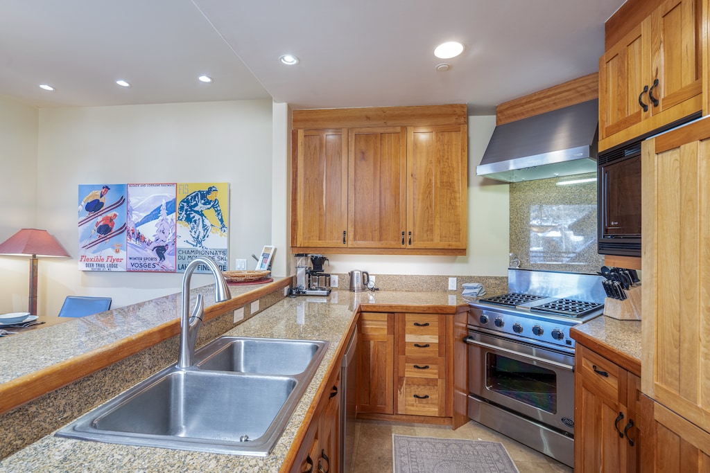 3.0-granita-303-mountain-village-kitchen1