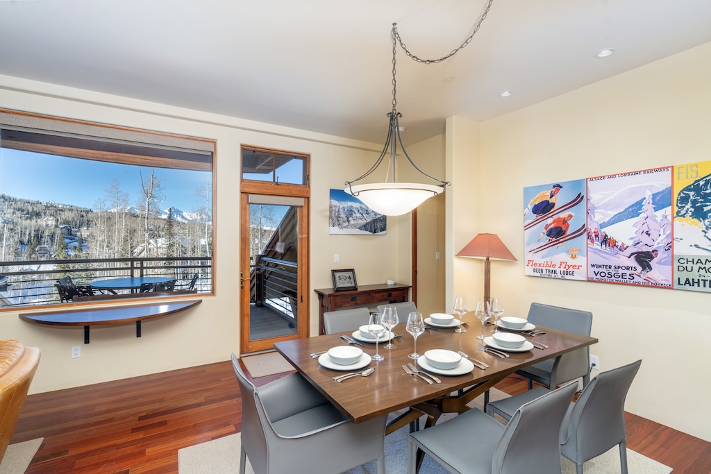 2.1-granita-303-mountain-village-dining1