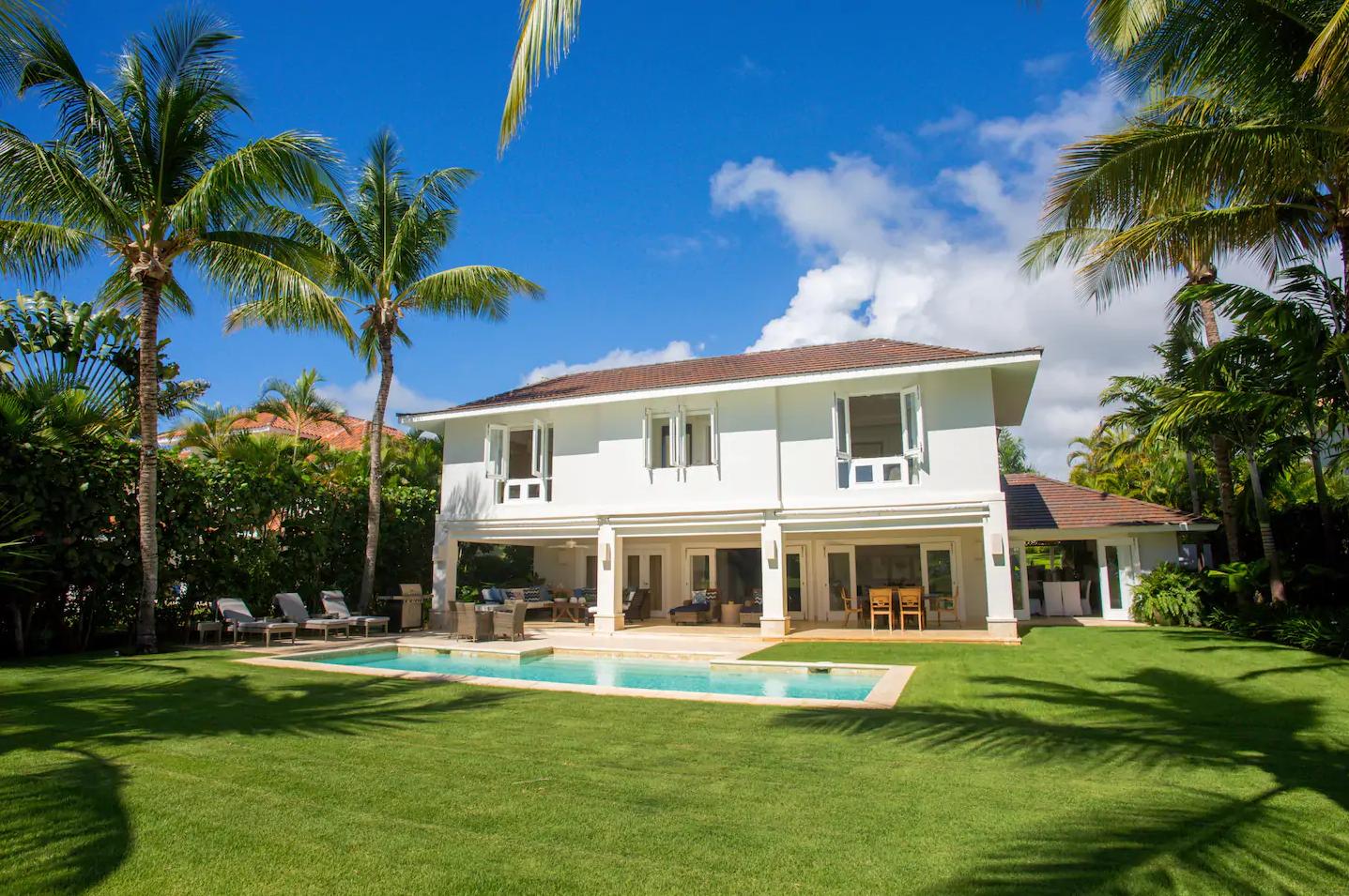 Property Image 1 - Beautiful Bright Villa with a Spacious Pool Area