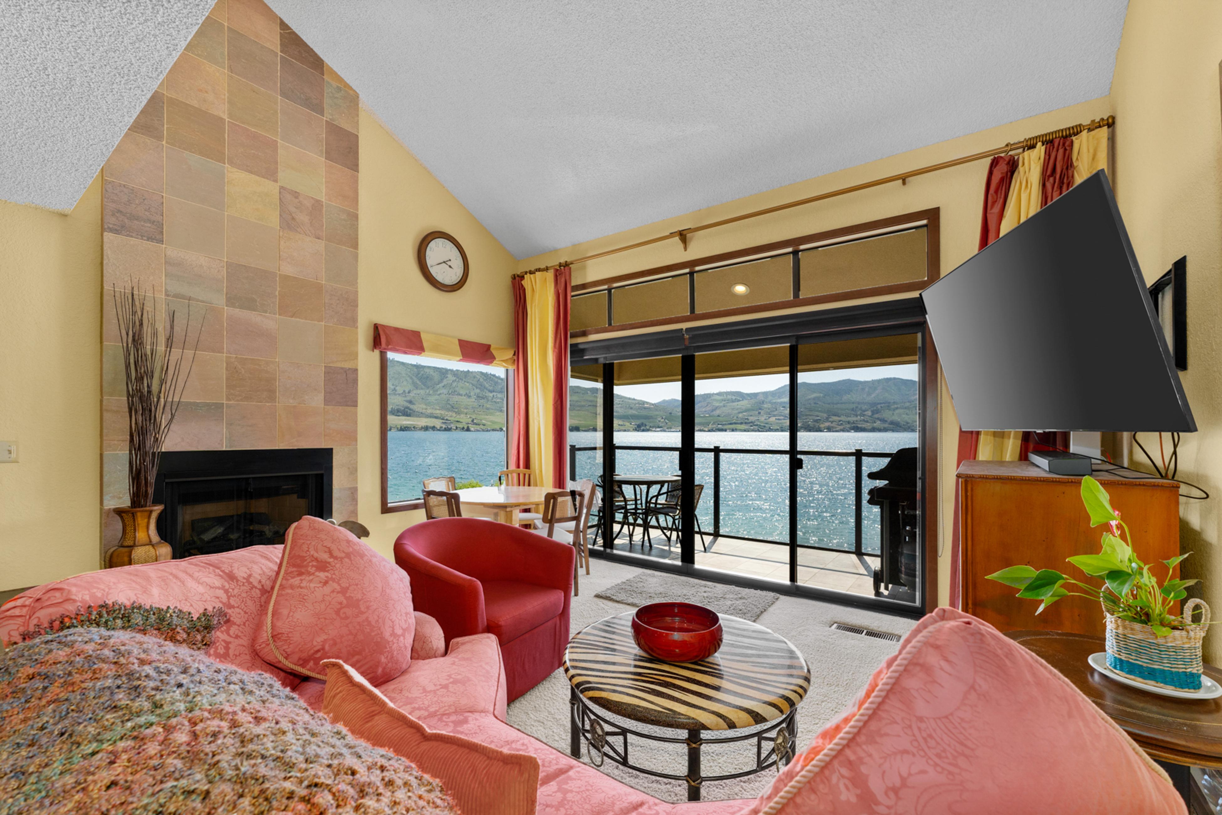 Property Image 1 - Lake Chelan Shores: Waterfront Dream (11-4)