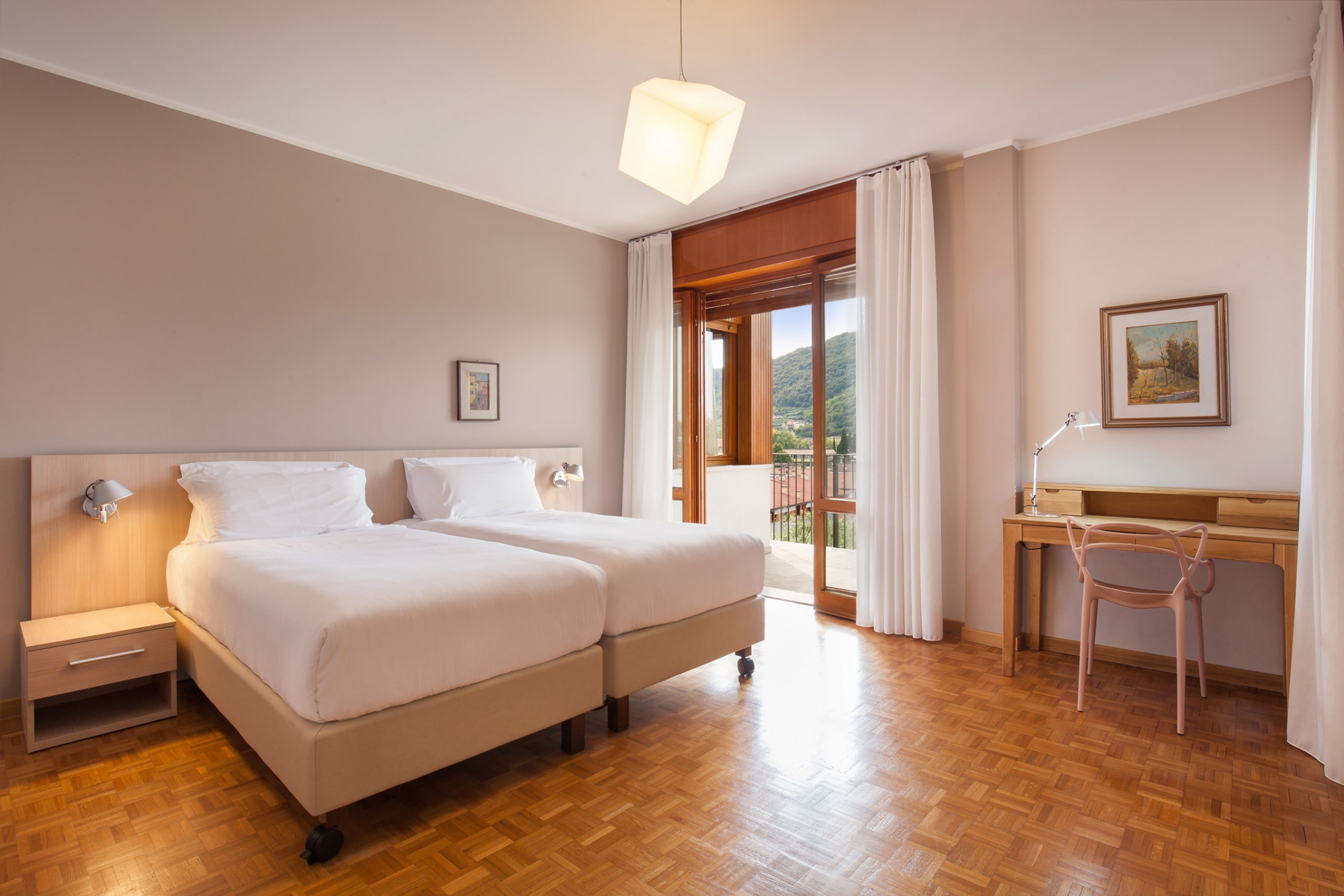 Secluded Airy Villa close to the Famous Lake Promenade