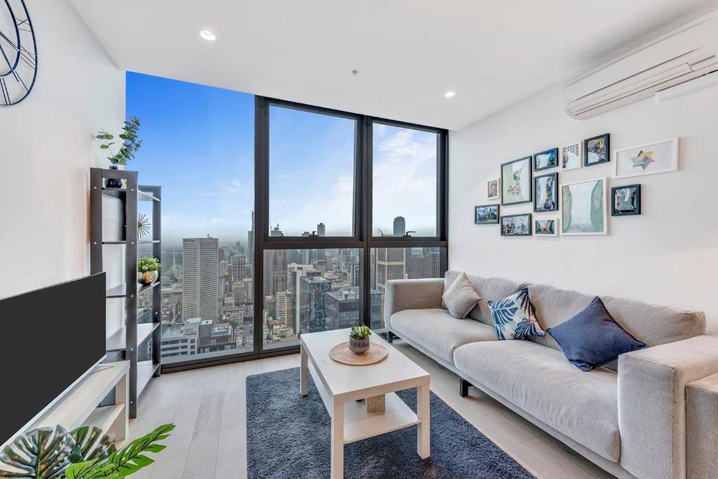Property Image 1 - Stunning Melbourne Apartment with Skyline View