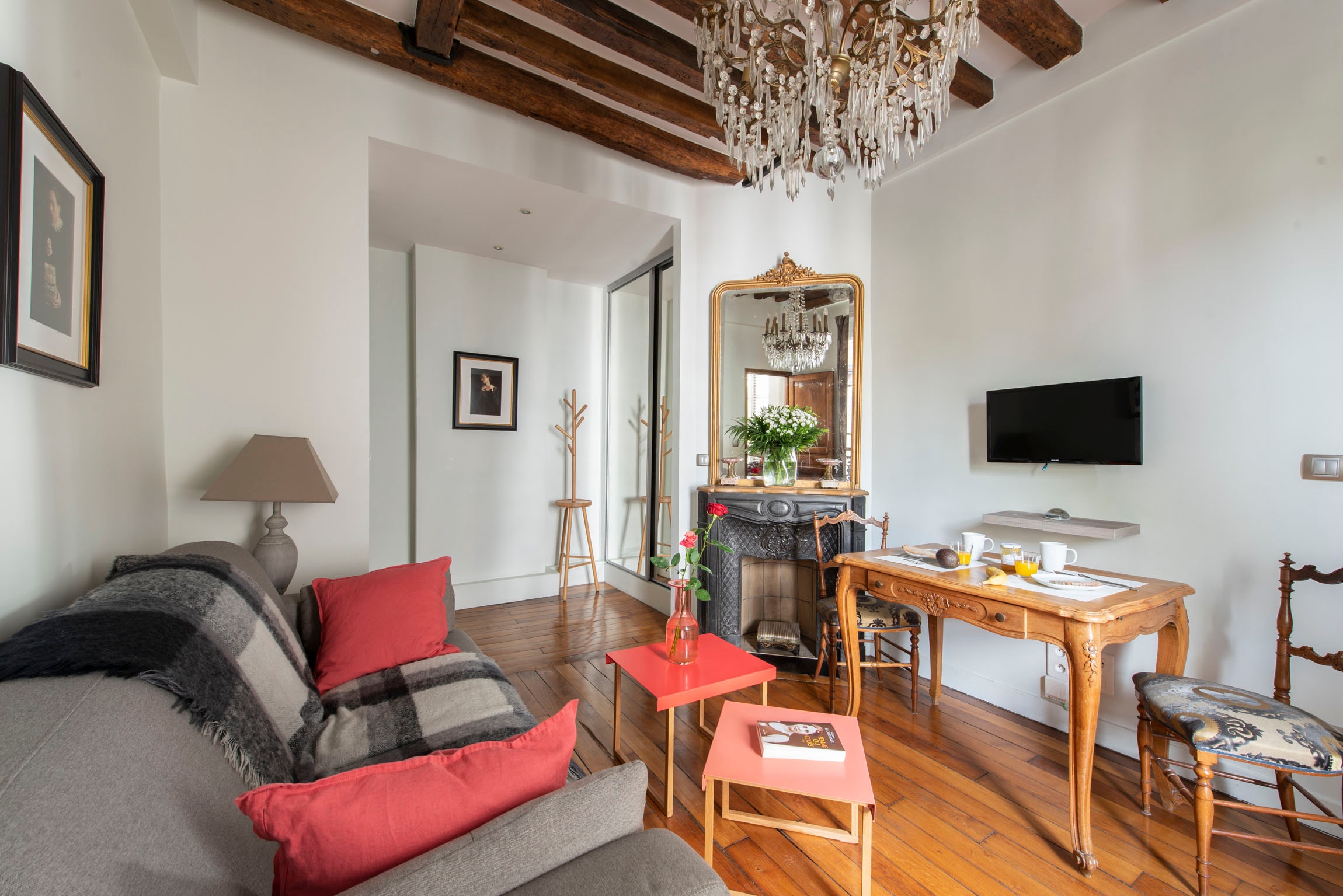 Property Image 2 - Comfortable Nicely Decorated Apartment in the 3rd arrondissement