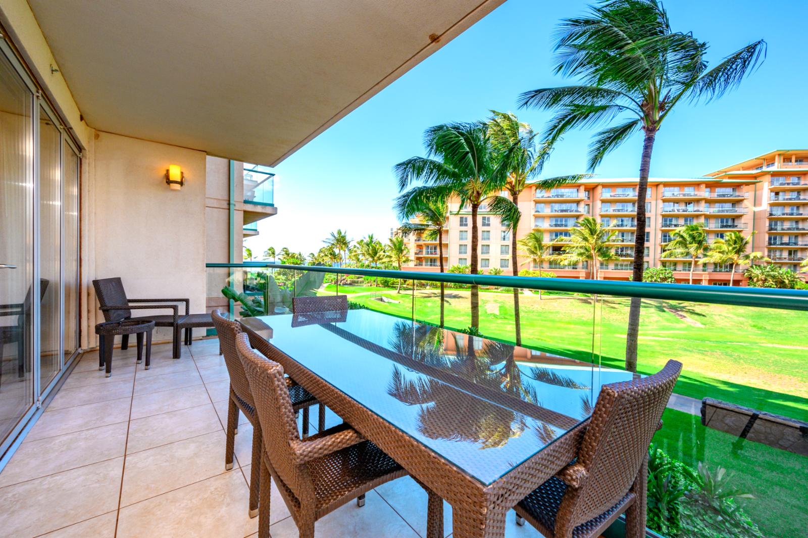 Lanai spacious seating for guests and relaxation.