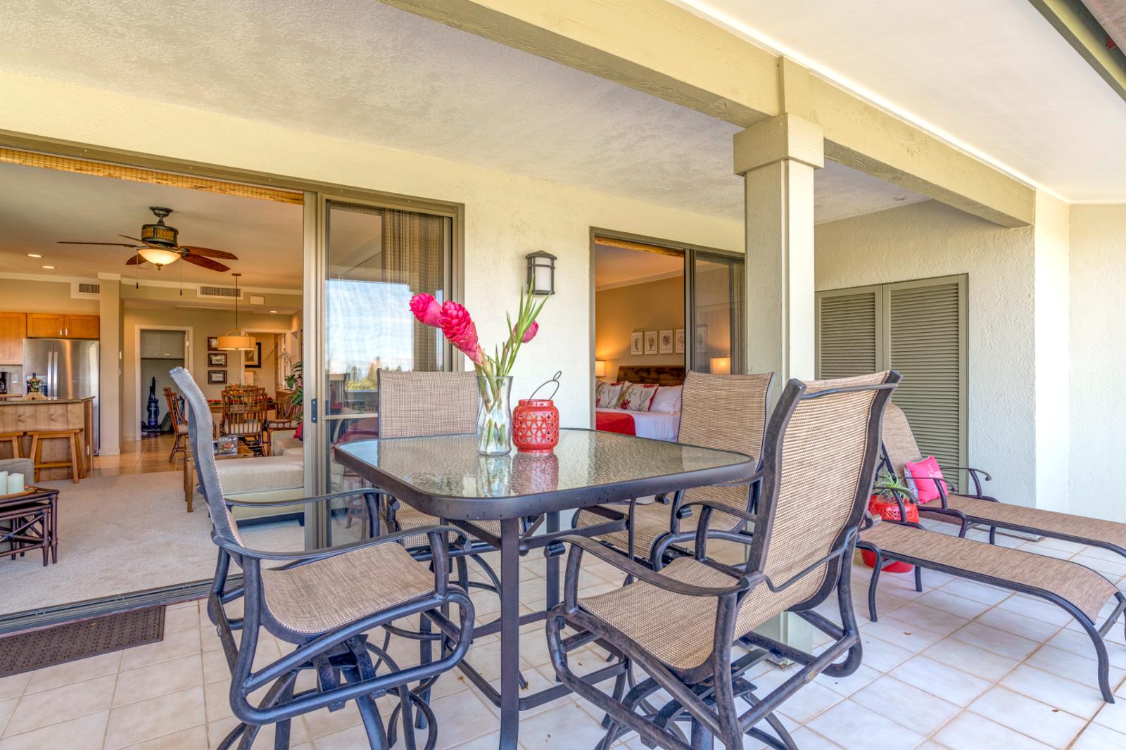 Luxury outdoor setting, chaise lounges, and oversized layout. Perfect for sunsets!