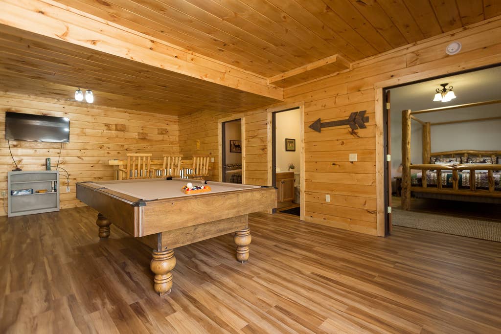 Property Image 2 - Stunning Log Cabin Billiards Hot Tub Firetable 