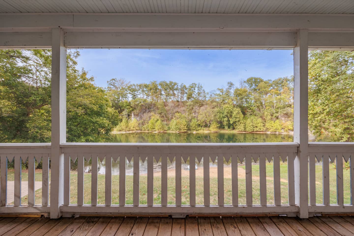 Riverfront Fire Pit Hot Tub Fishing Kayaks PacMan