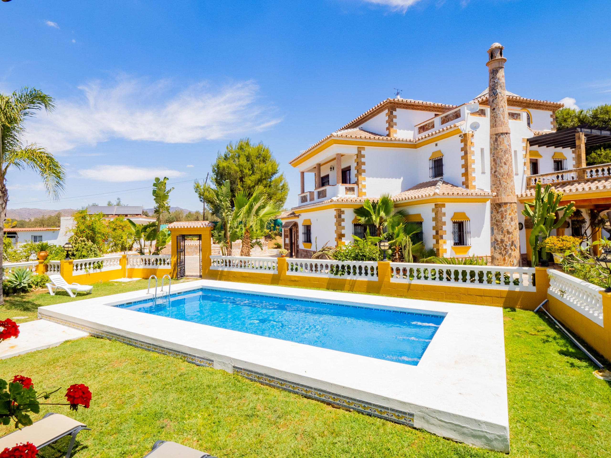 Family accommodation with private pool in Malaga